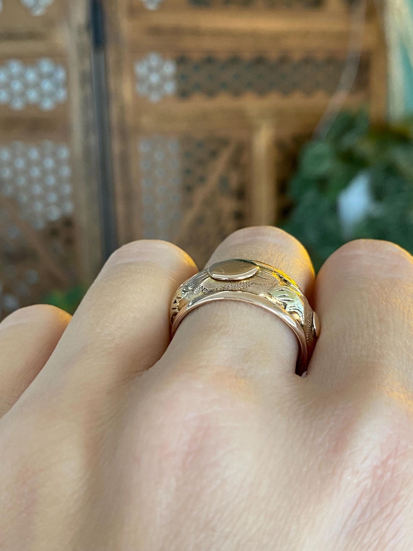 Vintage Solid 9k Rose & Yellow Gold Designed Signet Ring Band - Size 8.5