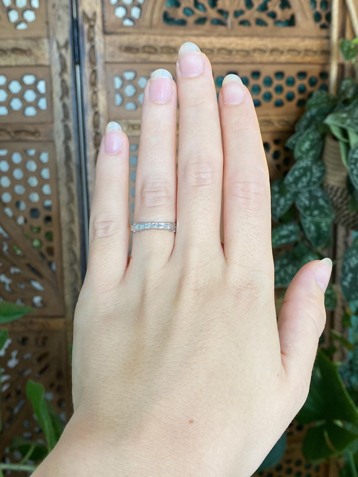 Vintage Solid 10k White Gold Clear Sapphire Designed Ring Band - Size 6.5