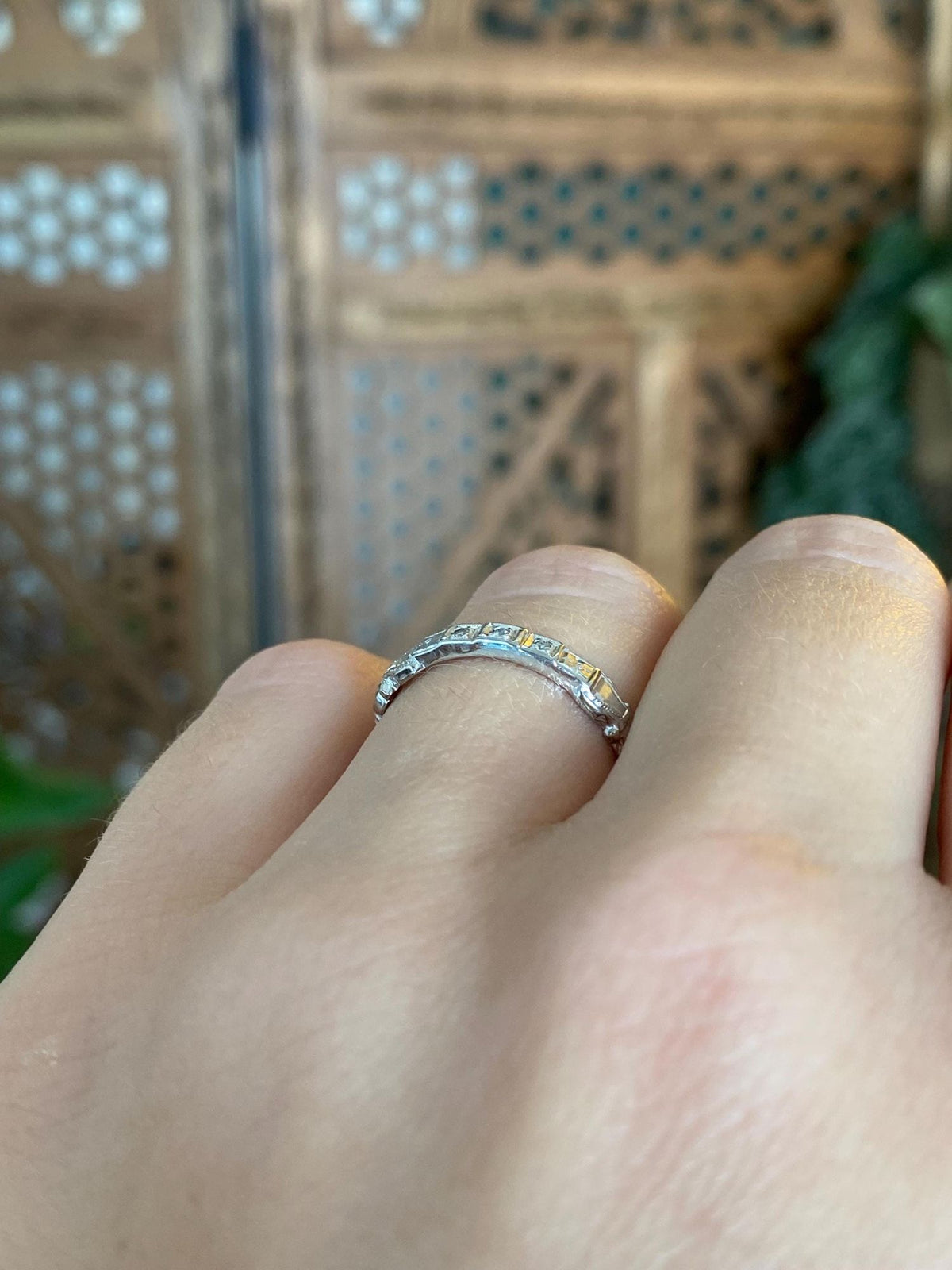 Vintage Solid 10k White Gold Clear Sapphire Designed Ring Band - Size 6.5