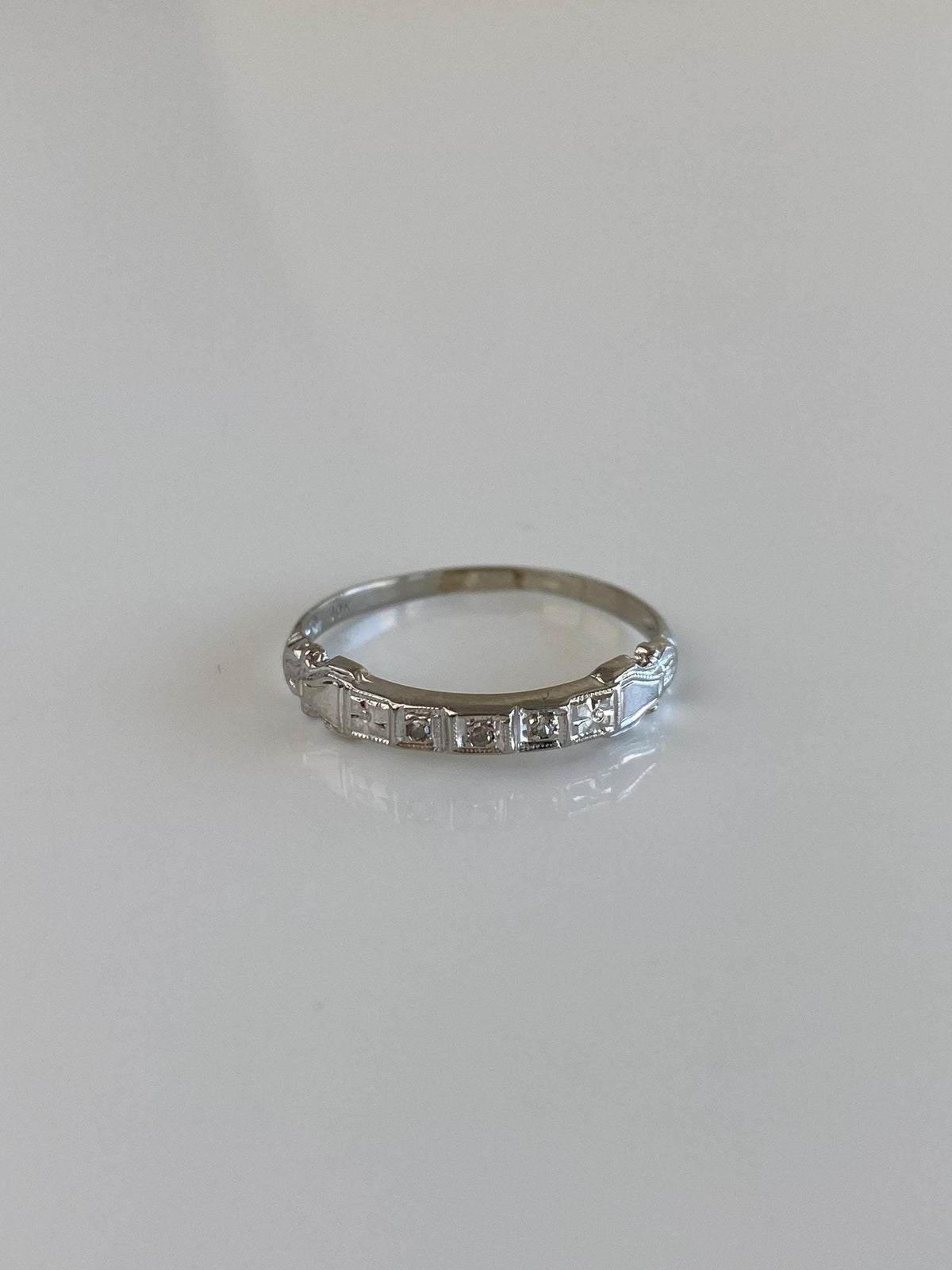 Vintage Solid 10k White Gold Clear Sapphire Designed Ring Band - Size 6.5