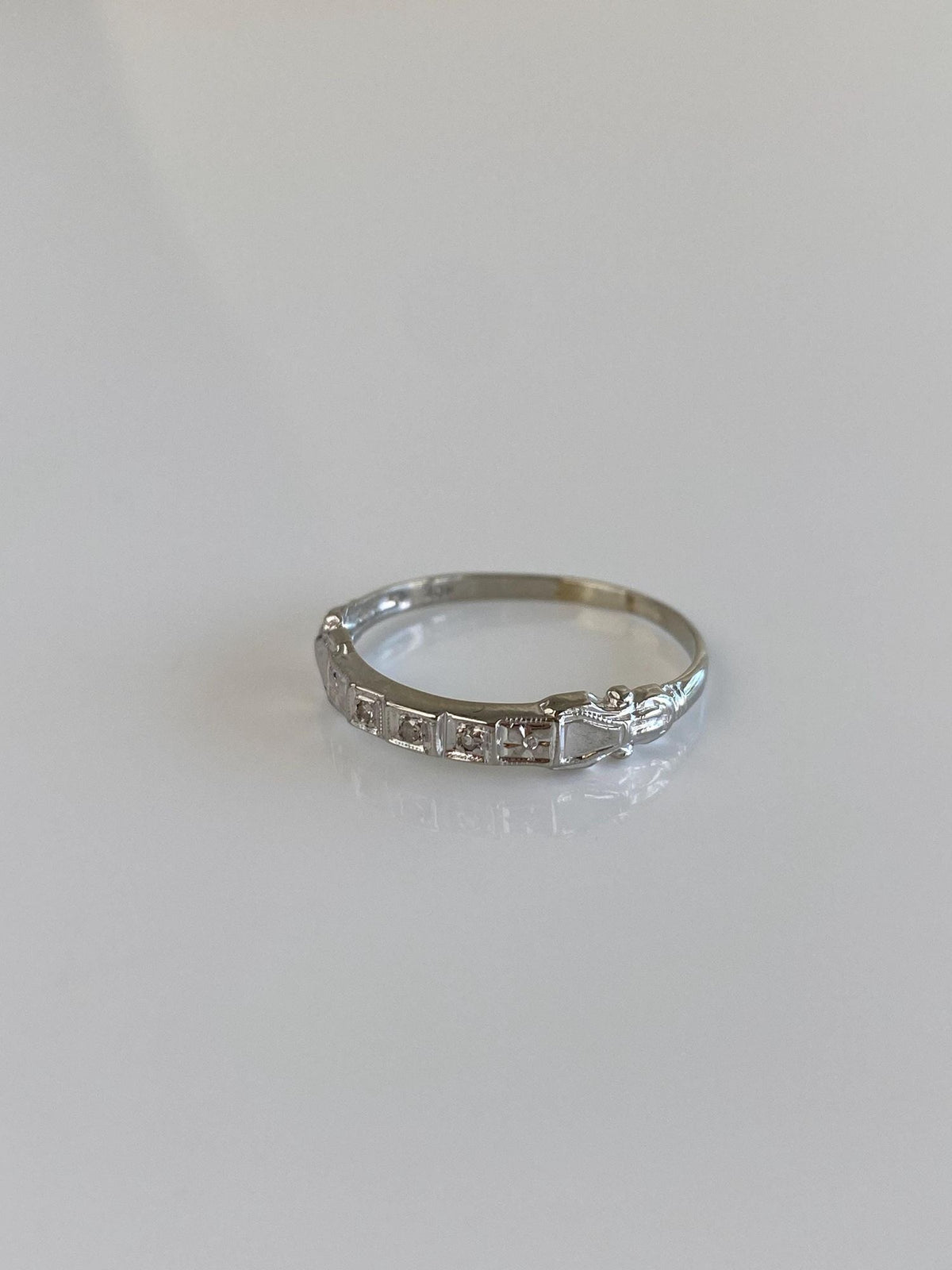 Vintage Solid 10k White Gold Clear Sapphire Designed Ring Band - Size 6.5