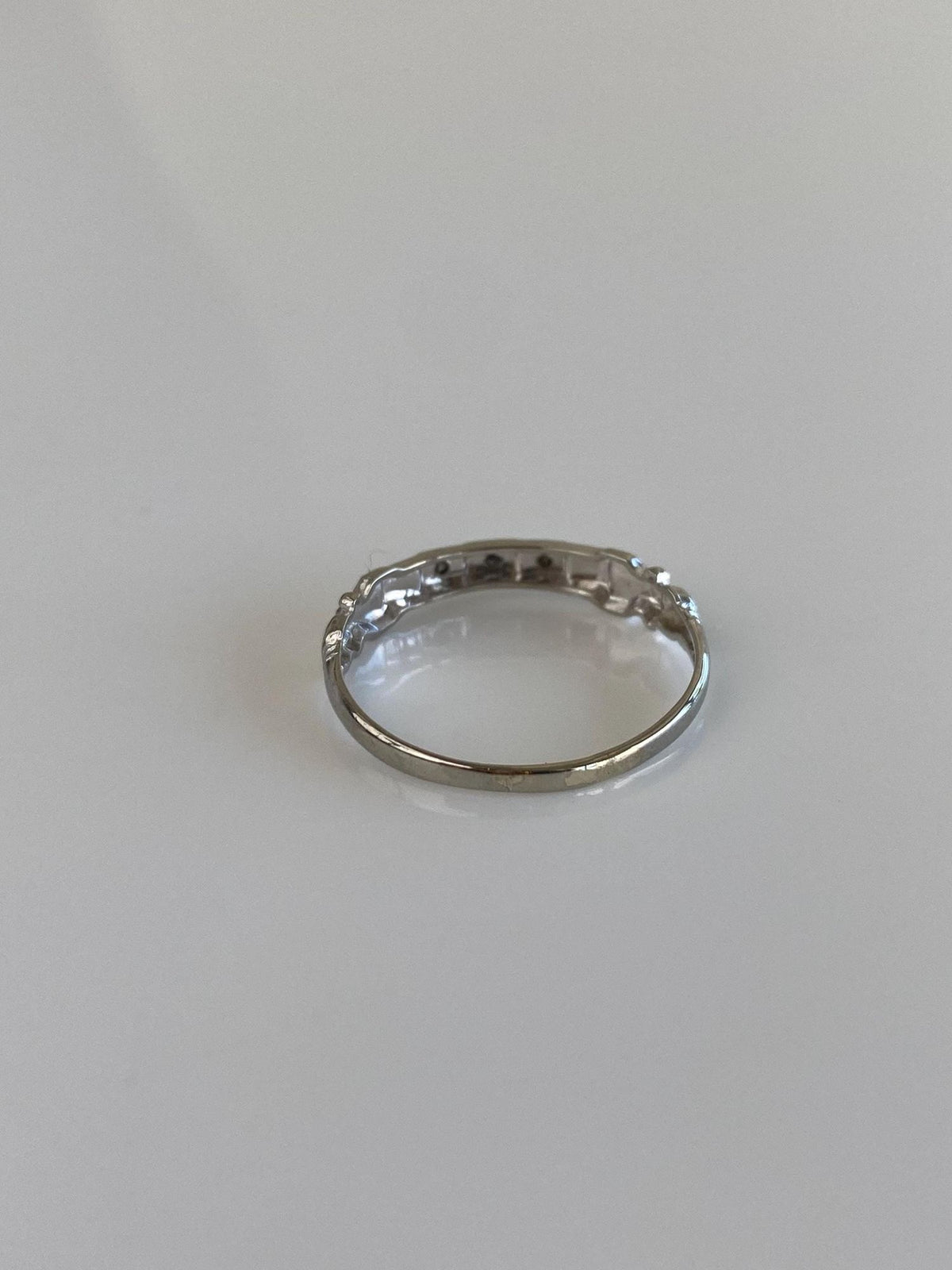 Vintage Solid 10k White Gold Clear Sapphire Designed Ring Band - Size 6.5