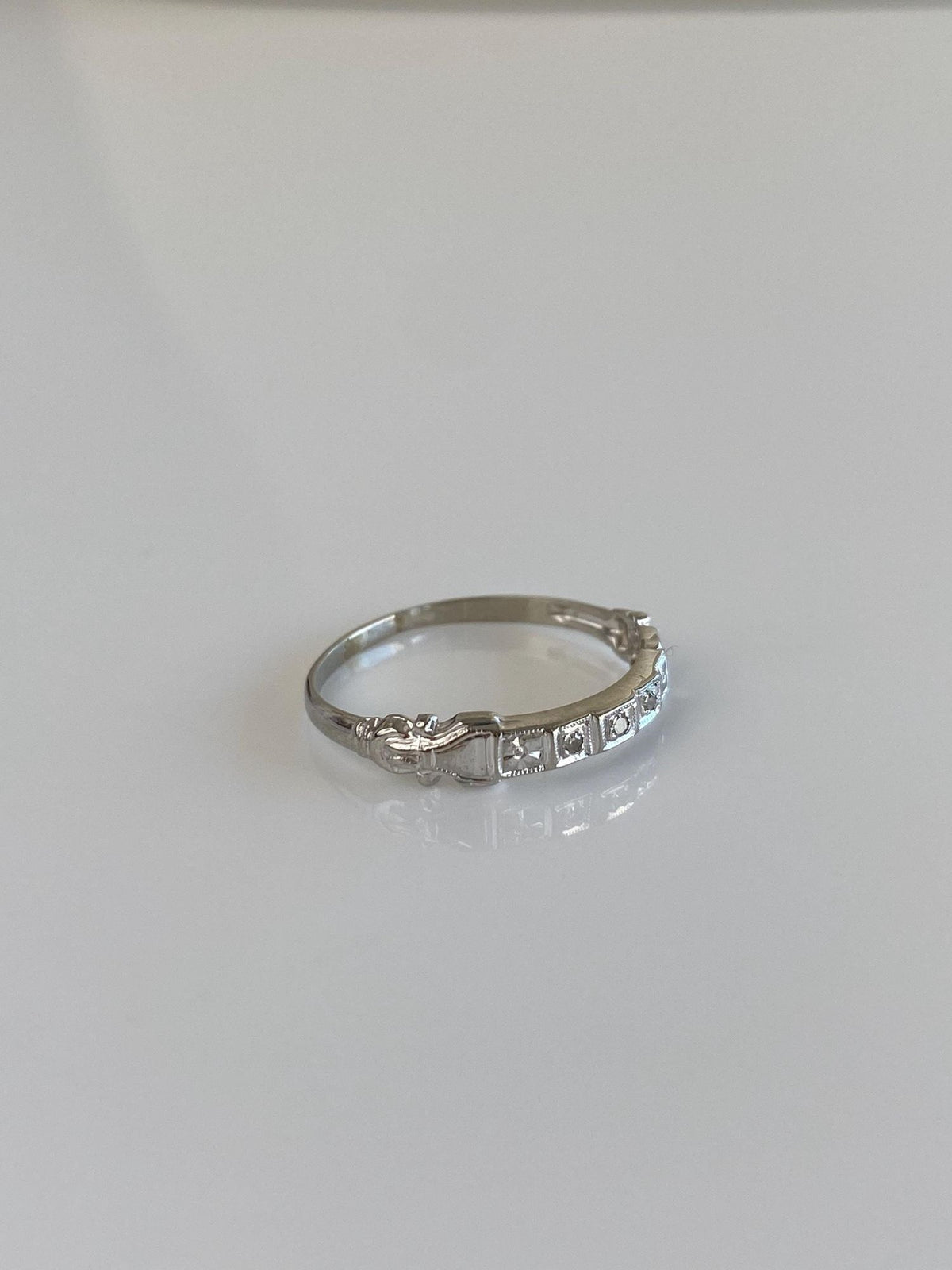 Vintage Solid 10k White Gold Clear Sapphire Designed Ring Band - Size 6.5