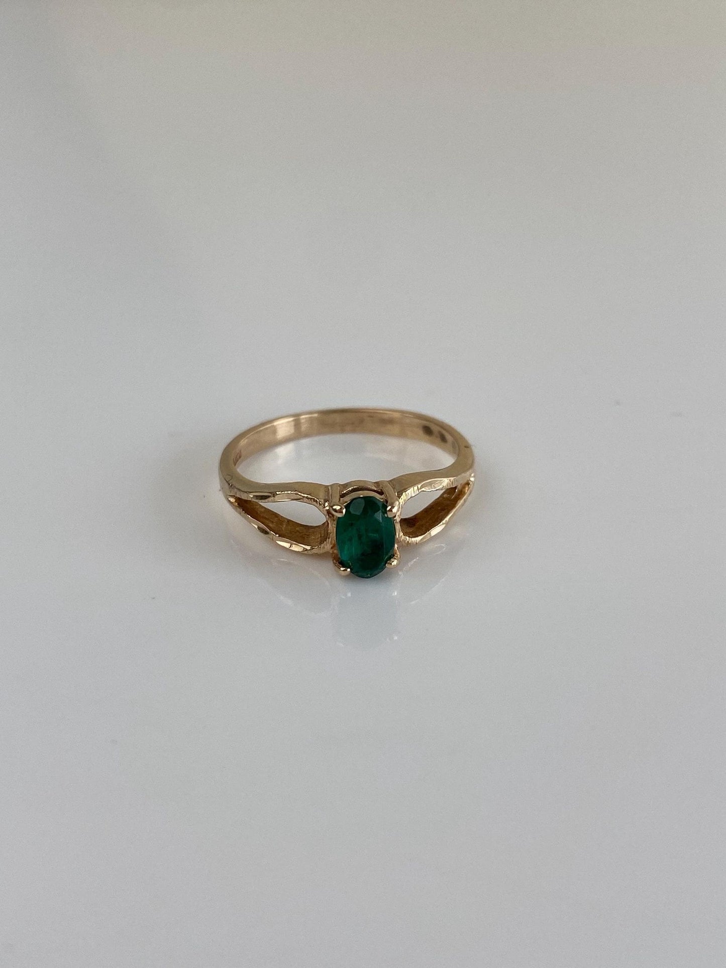 Vintage Solid 14k Yellow Gold Green Cubic Zirconia Ring - Size 6