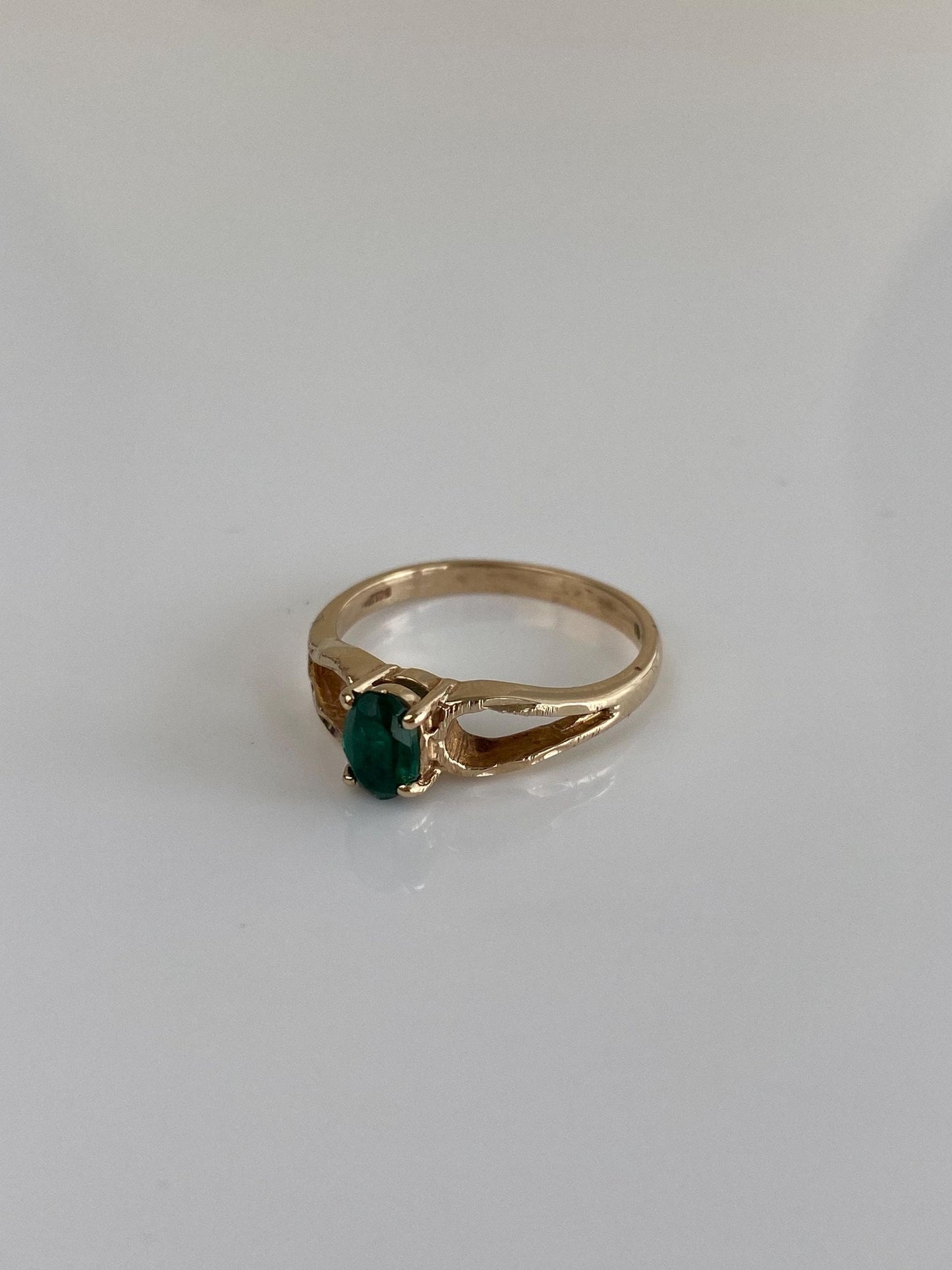 Vintage Solid 14k Yellow Gold Green Cubic Zirconia Ring - Size 6