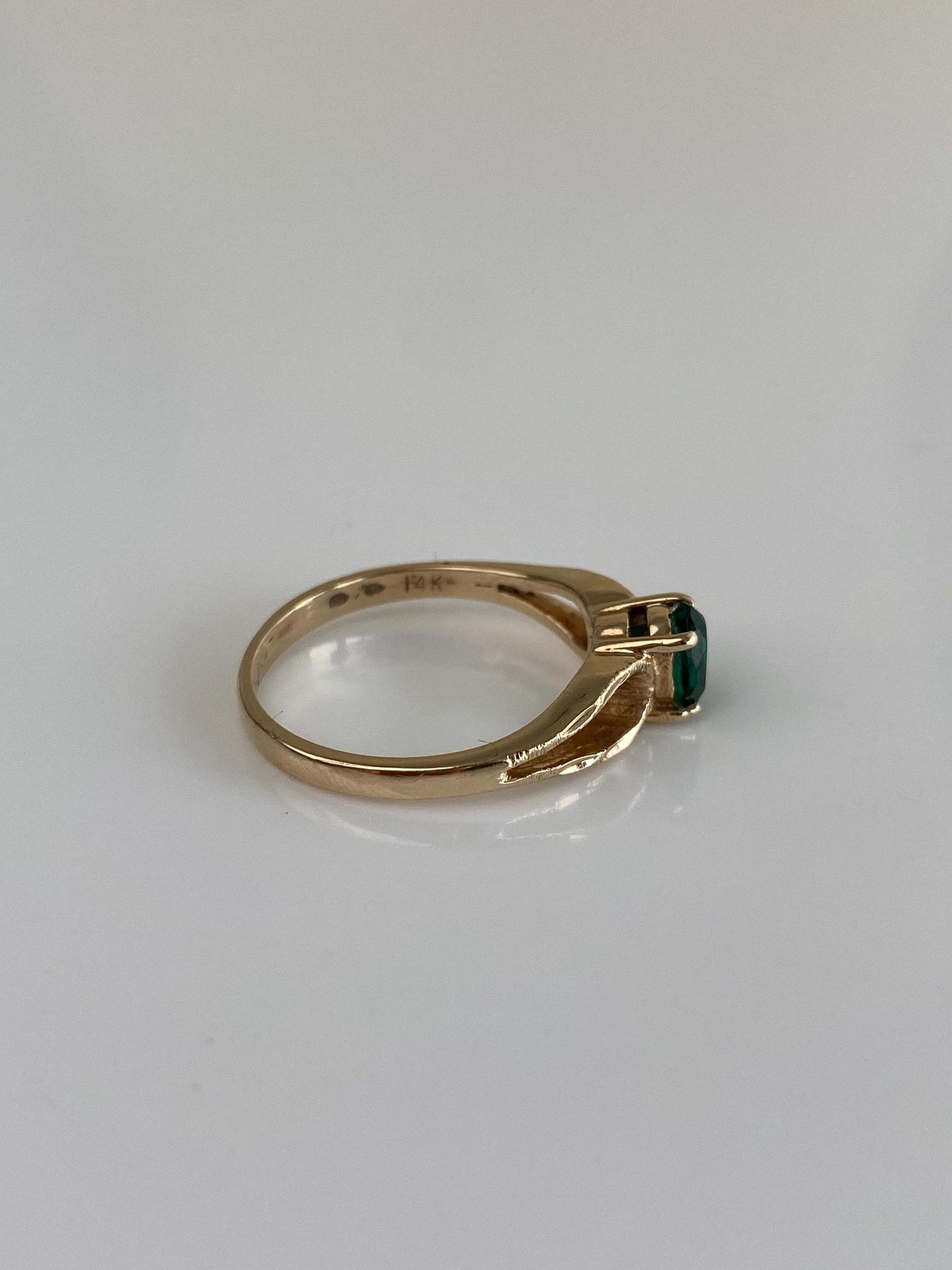 Vintage Solid 14k Yellow Gold Green Cubic Zirconia Ring - Size 6