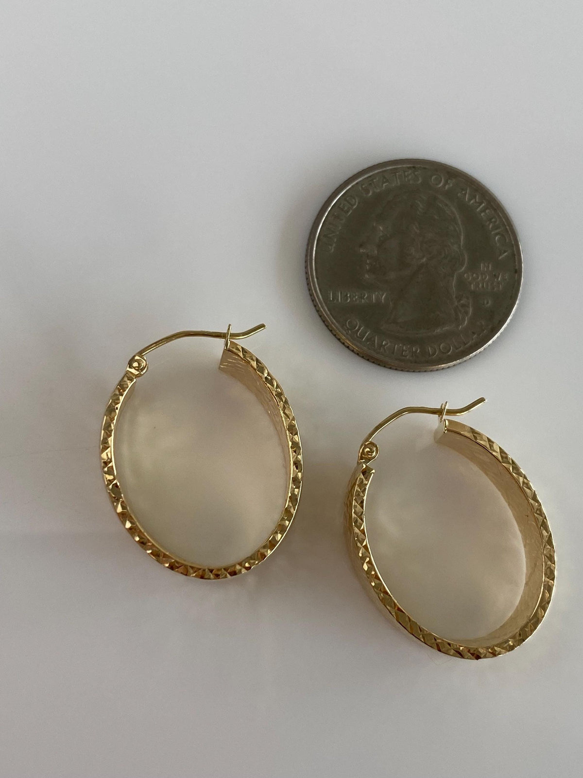 Vintage 14k Yellow Gold Chunky Diamond Cut Oval Hoop Earrings