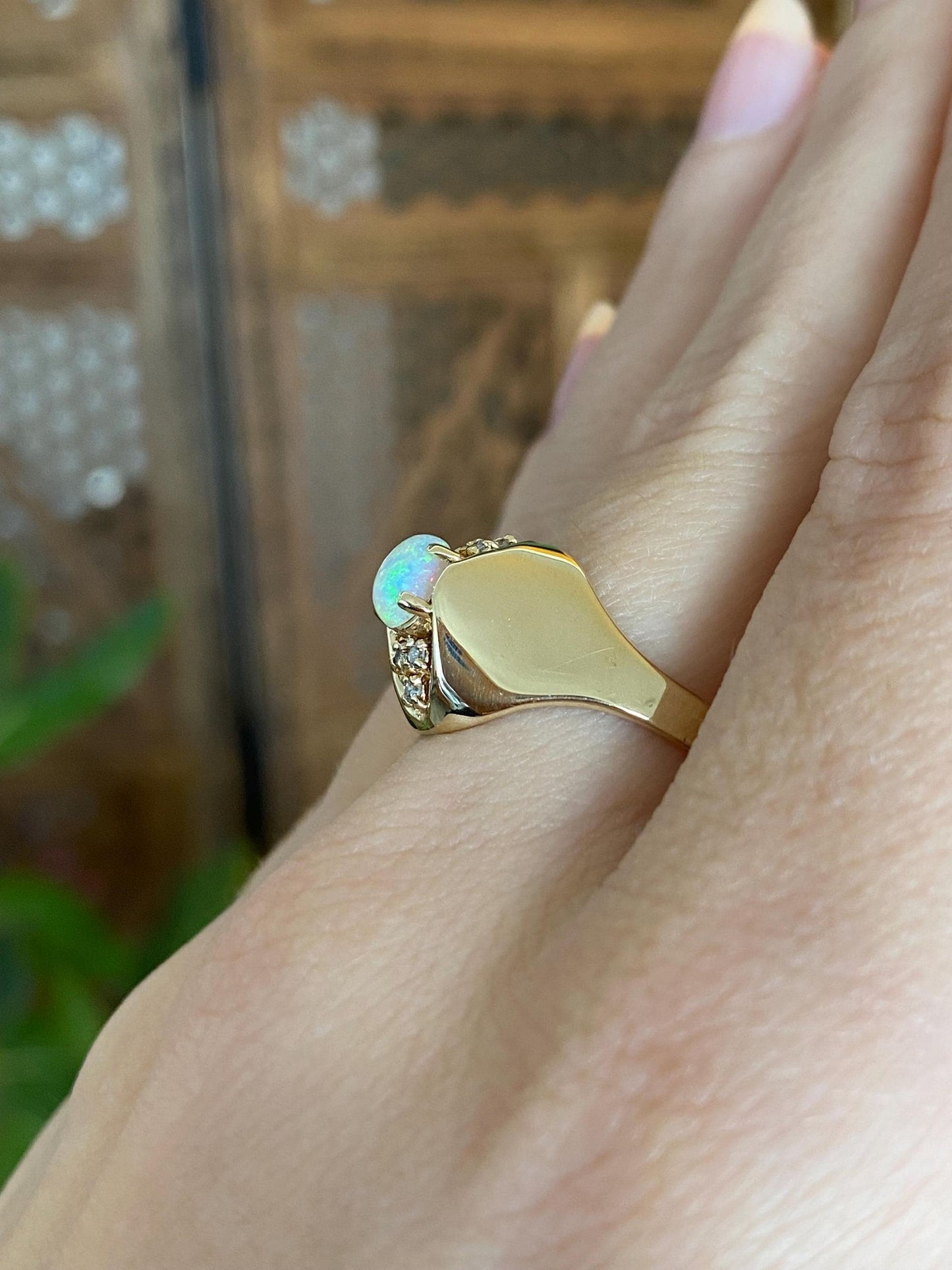 Vintage Solid 14k Yellow Gold Opal Diamond Ring - Size 7.5