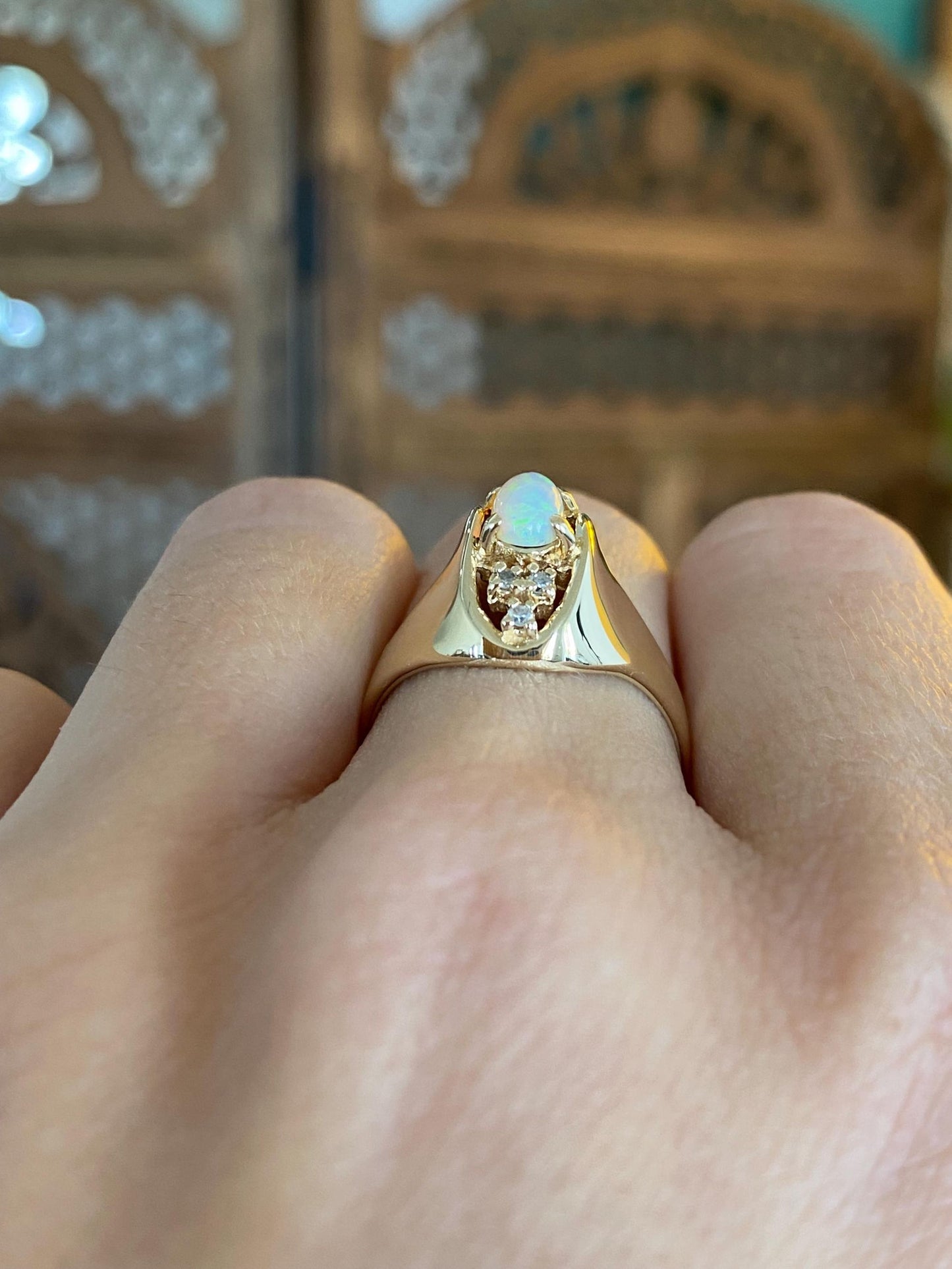 Vintage Solid 14k Yellow Gold Opal Diamond Ring - Size 7.5
