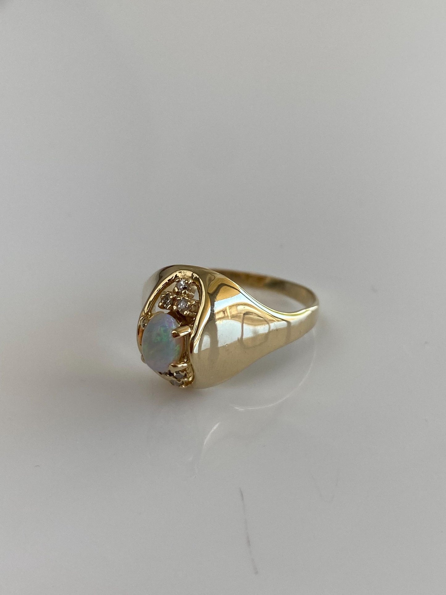 Vintage Solid 14k Yellow Gold Opal Diamond Ring - Size 7.5