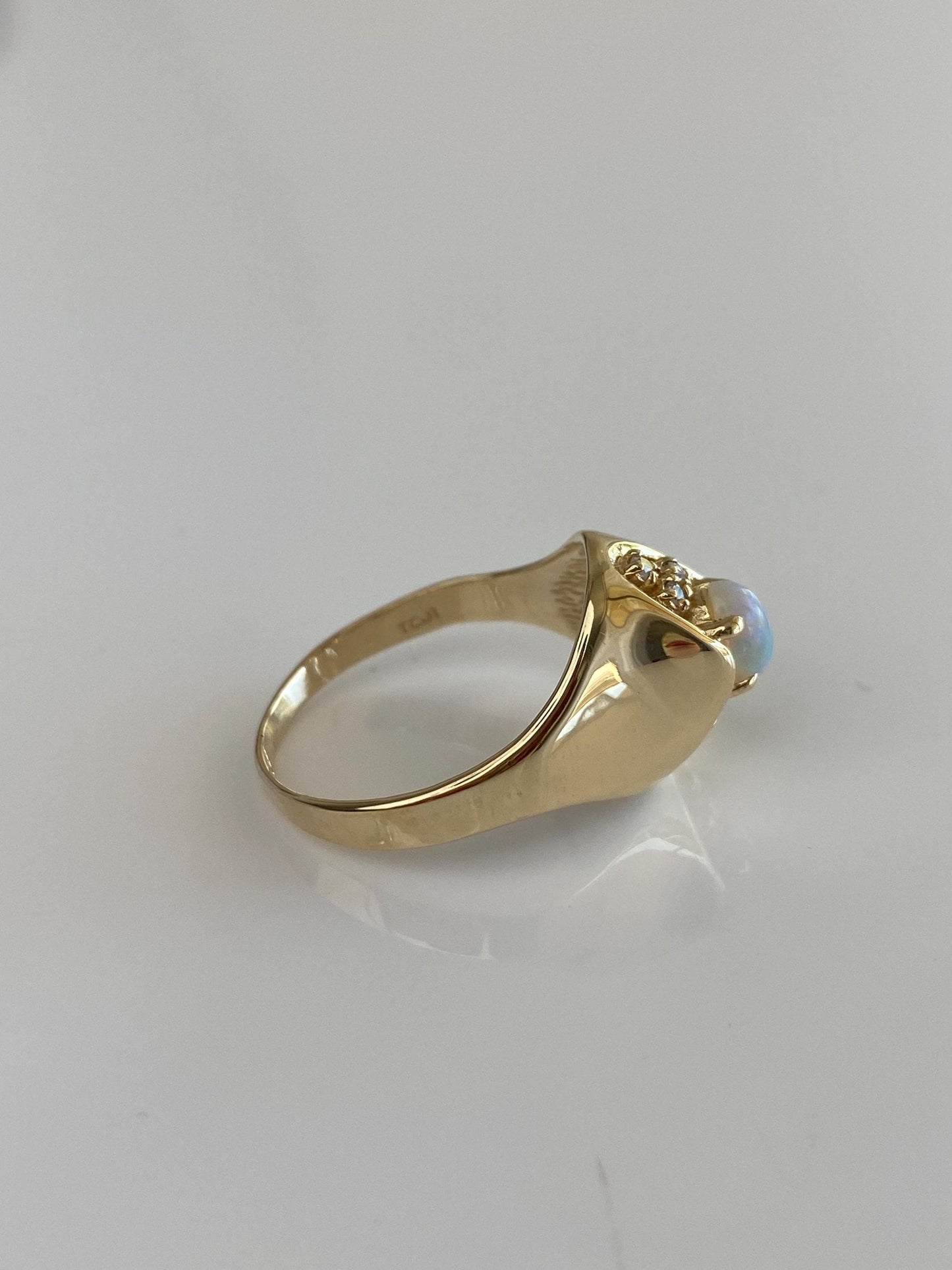 Vintage Solid 14k Yellow Gold Opal Diamond Ring - Size 7.5