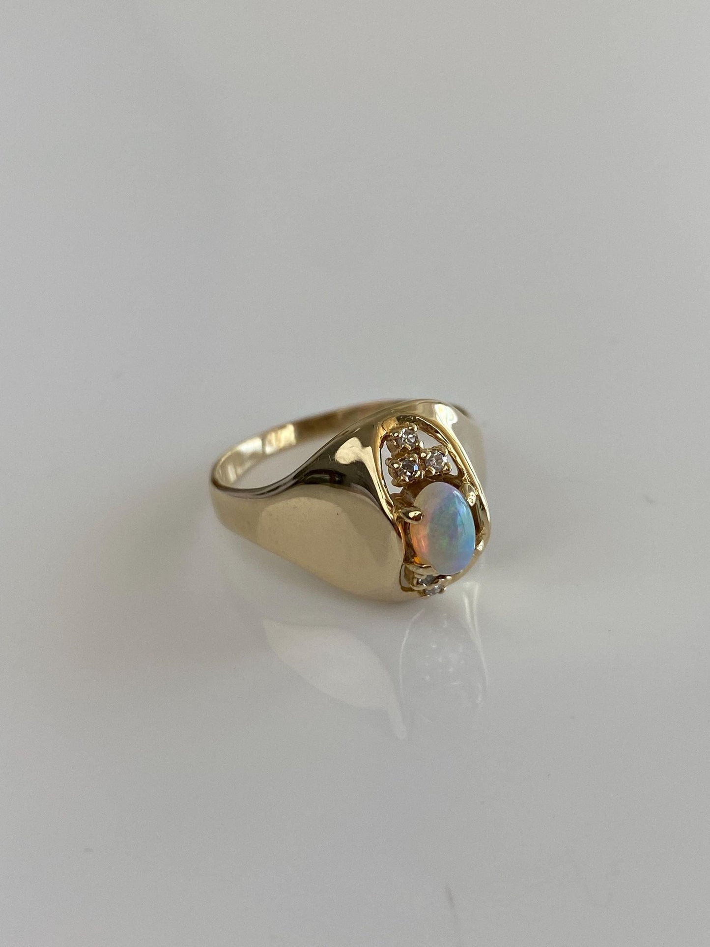 Vintage Solid 14k Yellow Gold Opal Diamond Ring - Size 7.5