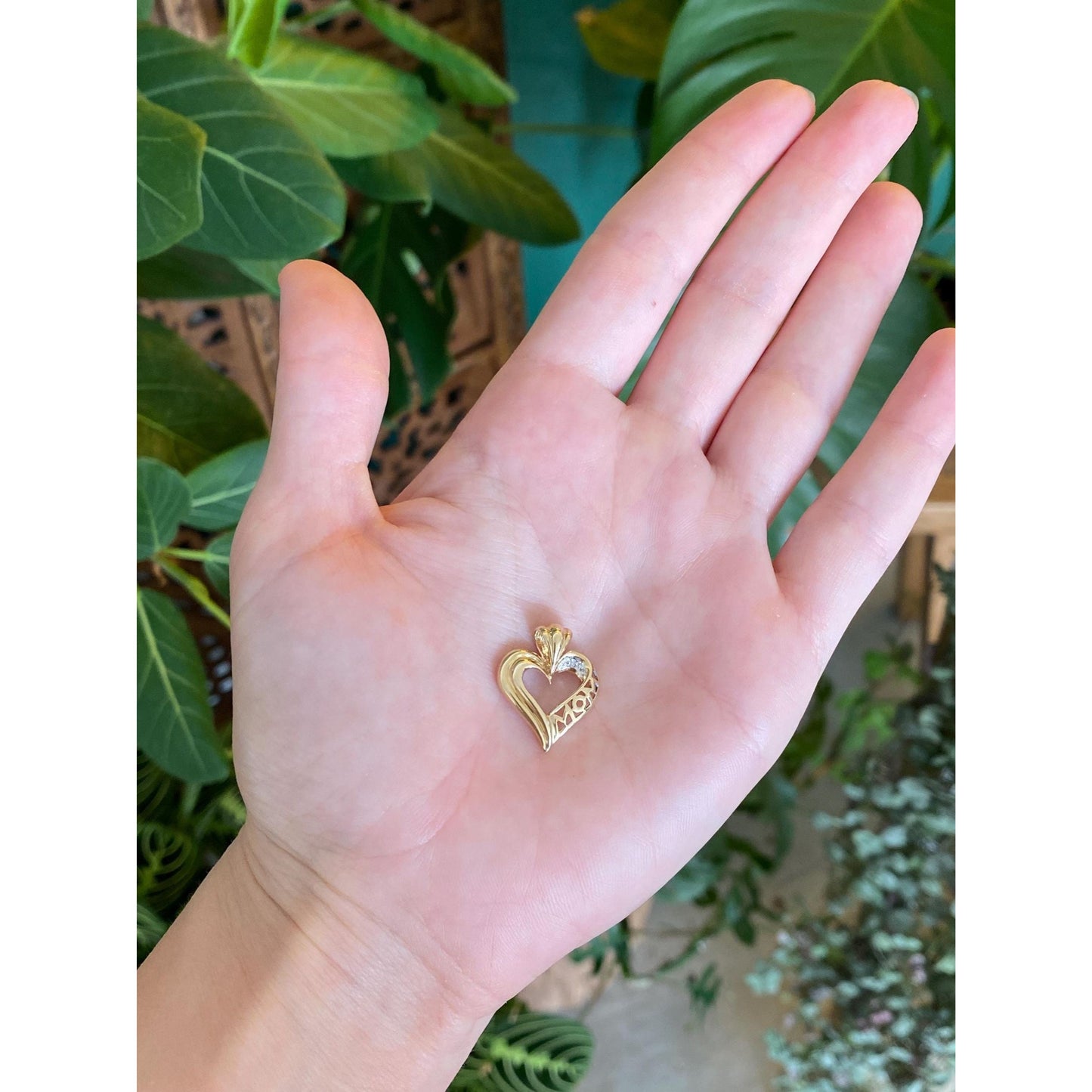 Solid 10k Yellow Gold Diamond 'Mom' Heart Charm