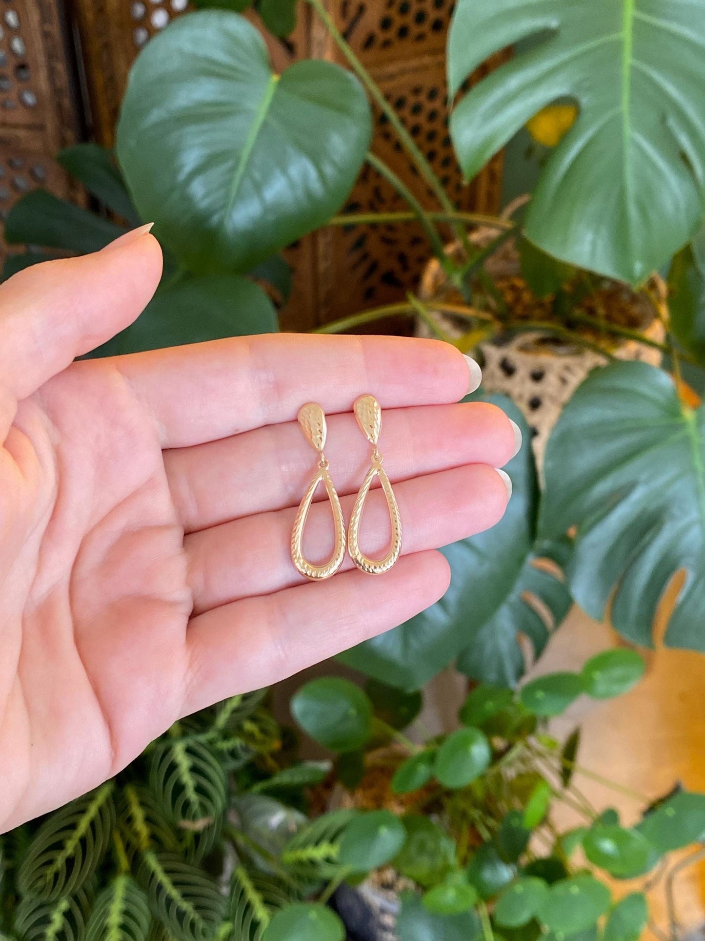 Vintage Solid 14k Yellow Gold Diamond Cut Teardrop Dangle Stud Earrings