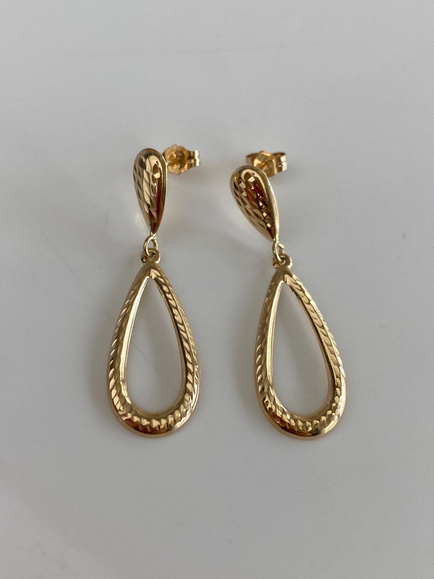 Vintage Solid 14k Yellow Gold Diamond Cut Teardrop Dangle Stud Earrings
