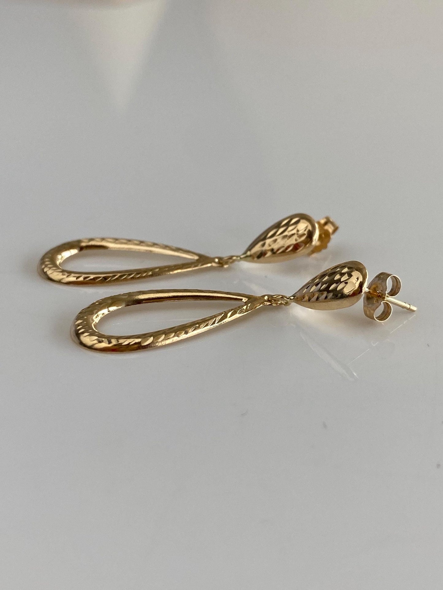 Vintage Solid 14k Yellow Gold Diamond Cut Teardrop Dangle Stud Earrings