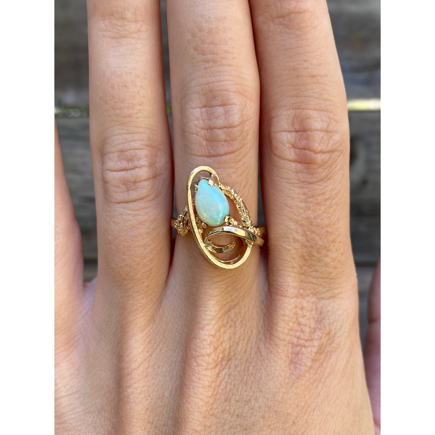 Vintage Solid 14k Yellow Gold Opal Textured Ring - Size 6.75