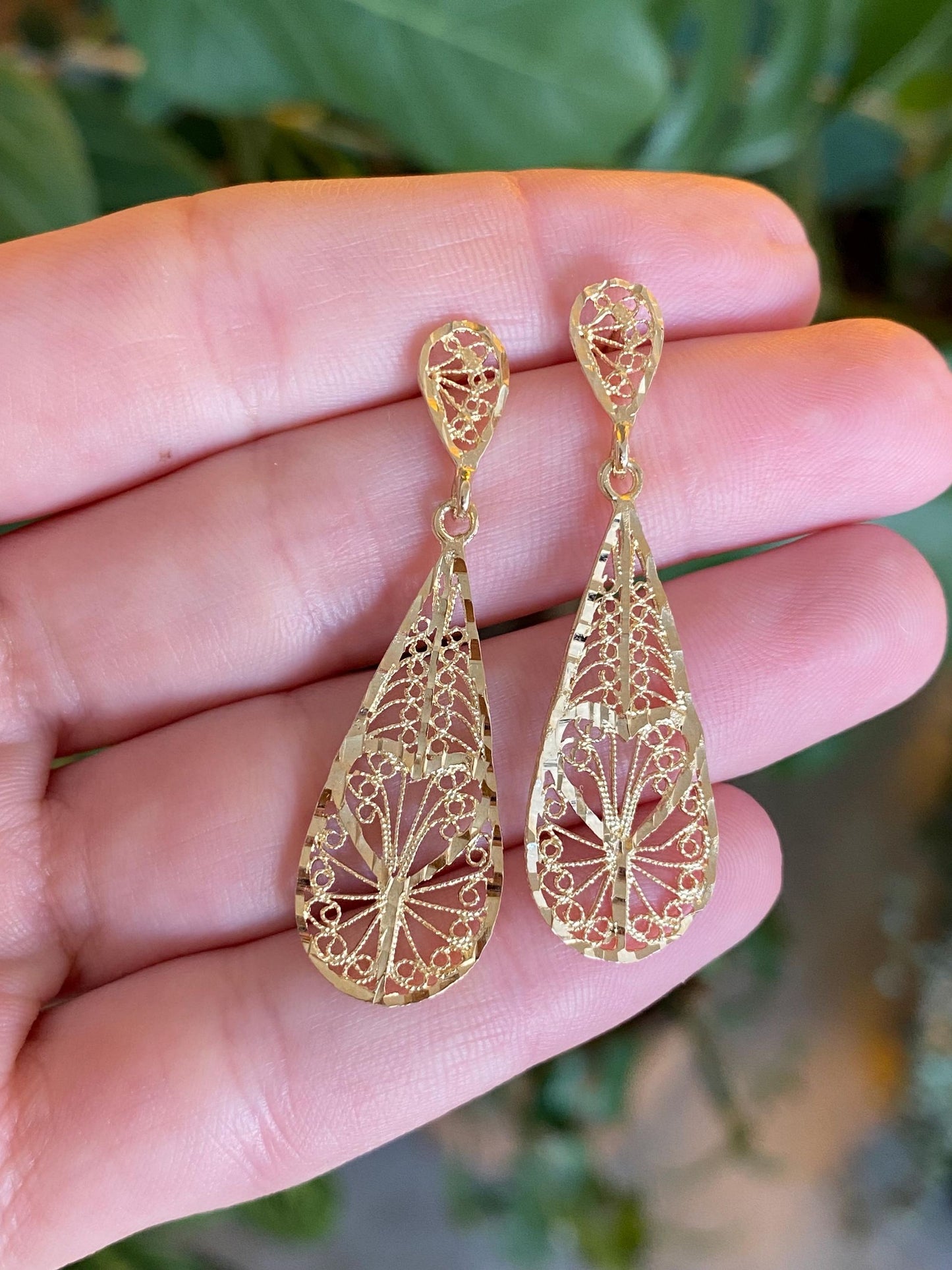 Vintage Solid 14k Yellow Gold Diamond Cut Filigree Dangle Stud Earrings