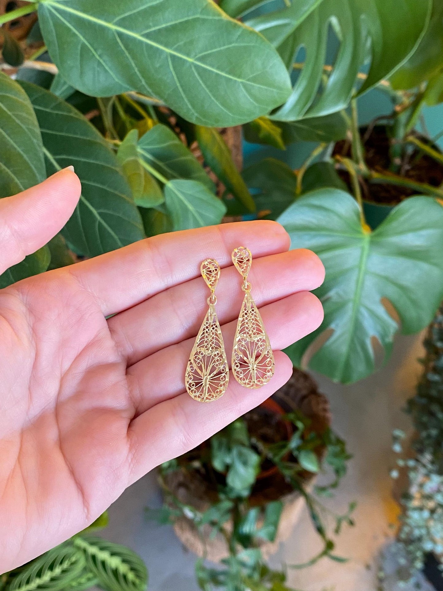 Vintage Solid 14k Yellow Gold Diamond Cut Filigree Dangle Stud Earrings