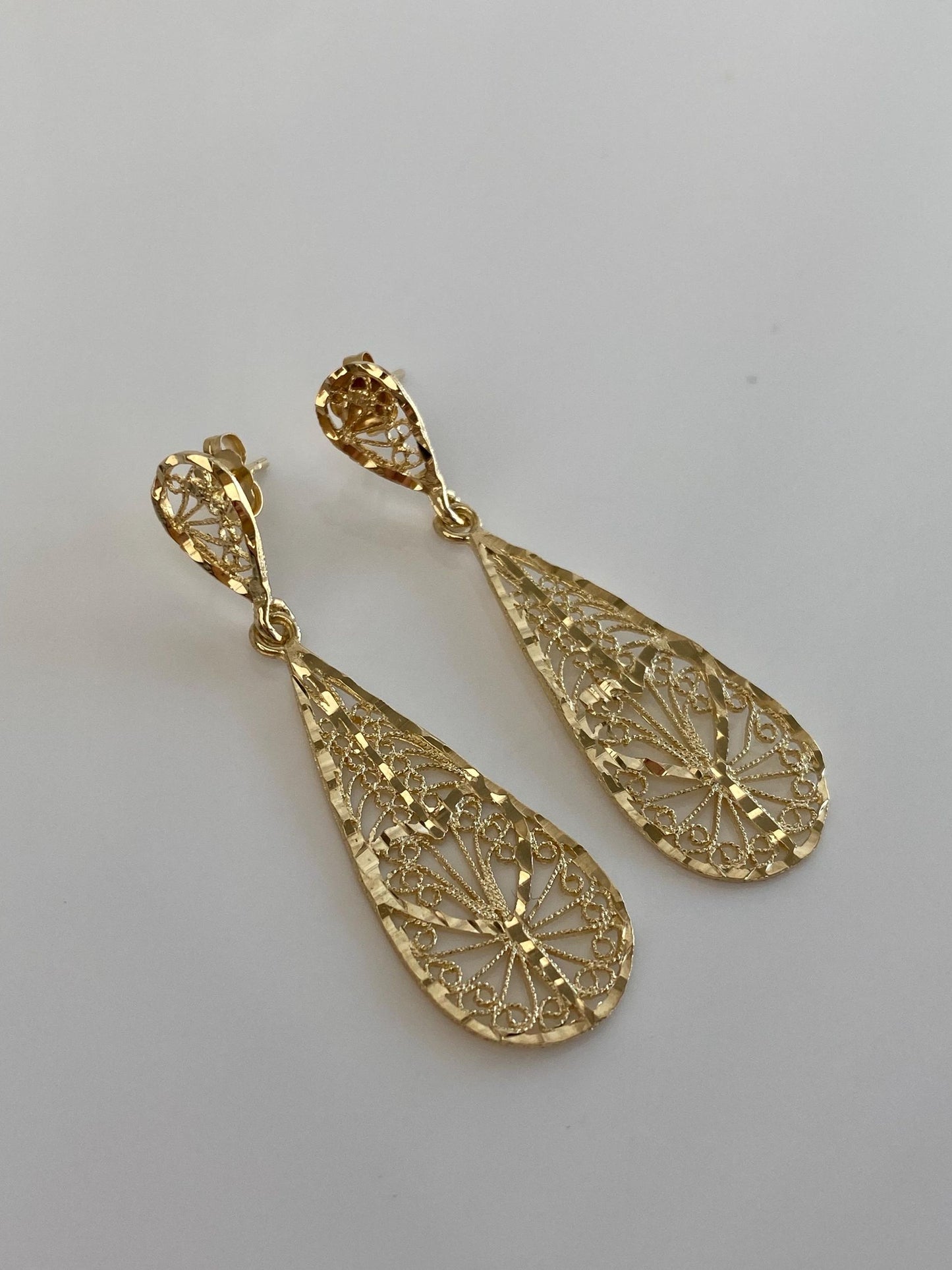 Vintage Solid 14k Yellow Gold Diamond Cut Filigree Dangle Stud Earrings