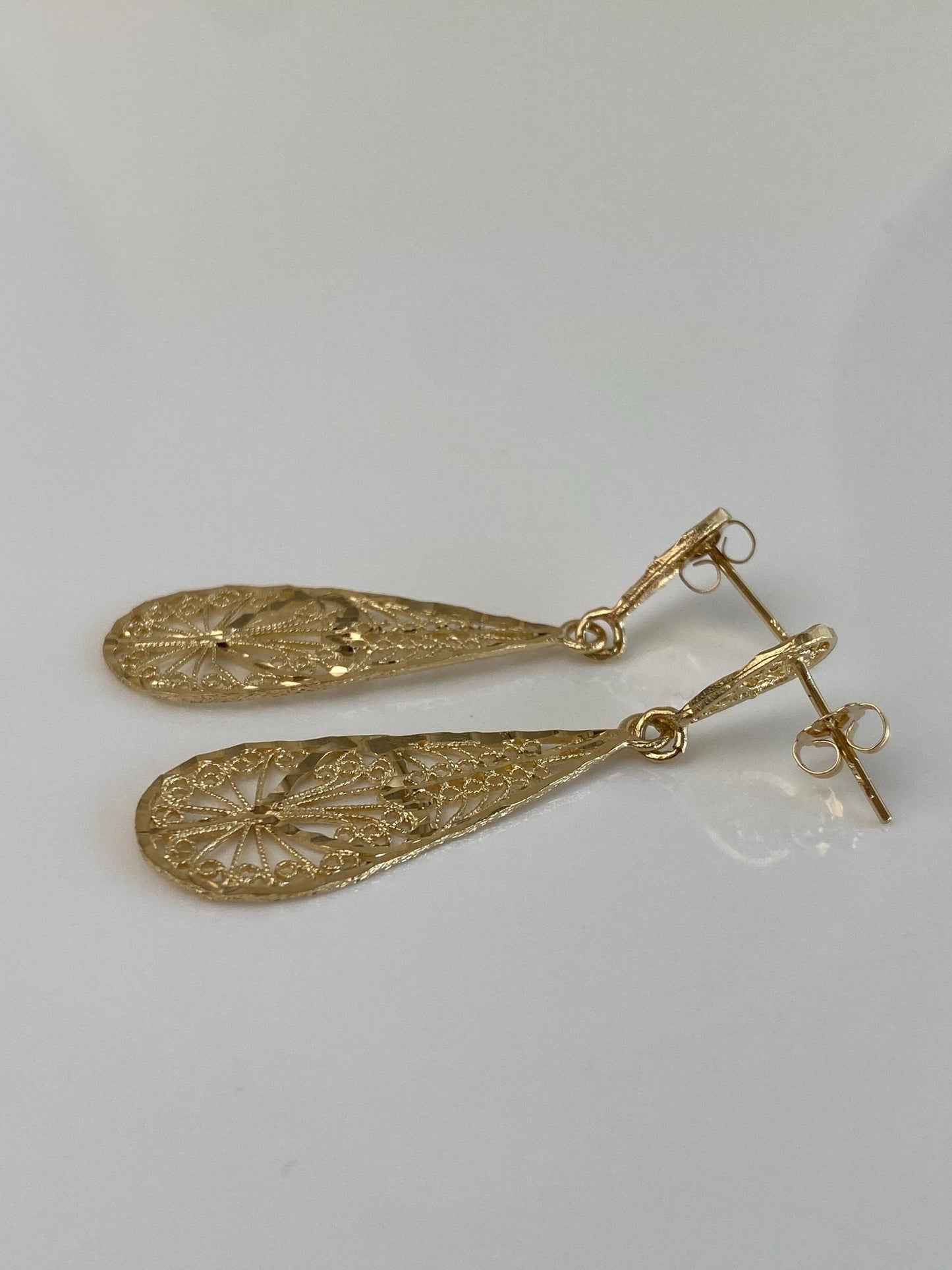 Vintage Solid 14k Yellow Gold Diamond Cut Filigree Dangle Stud Earrings