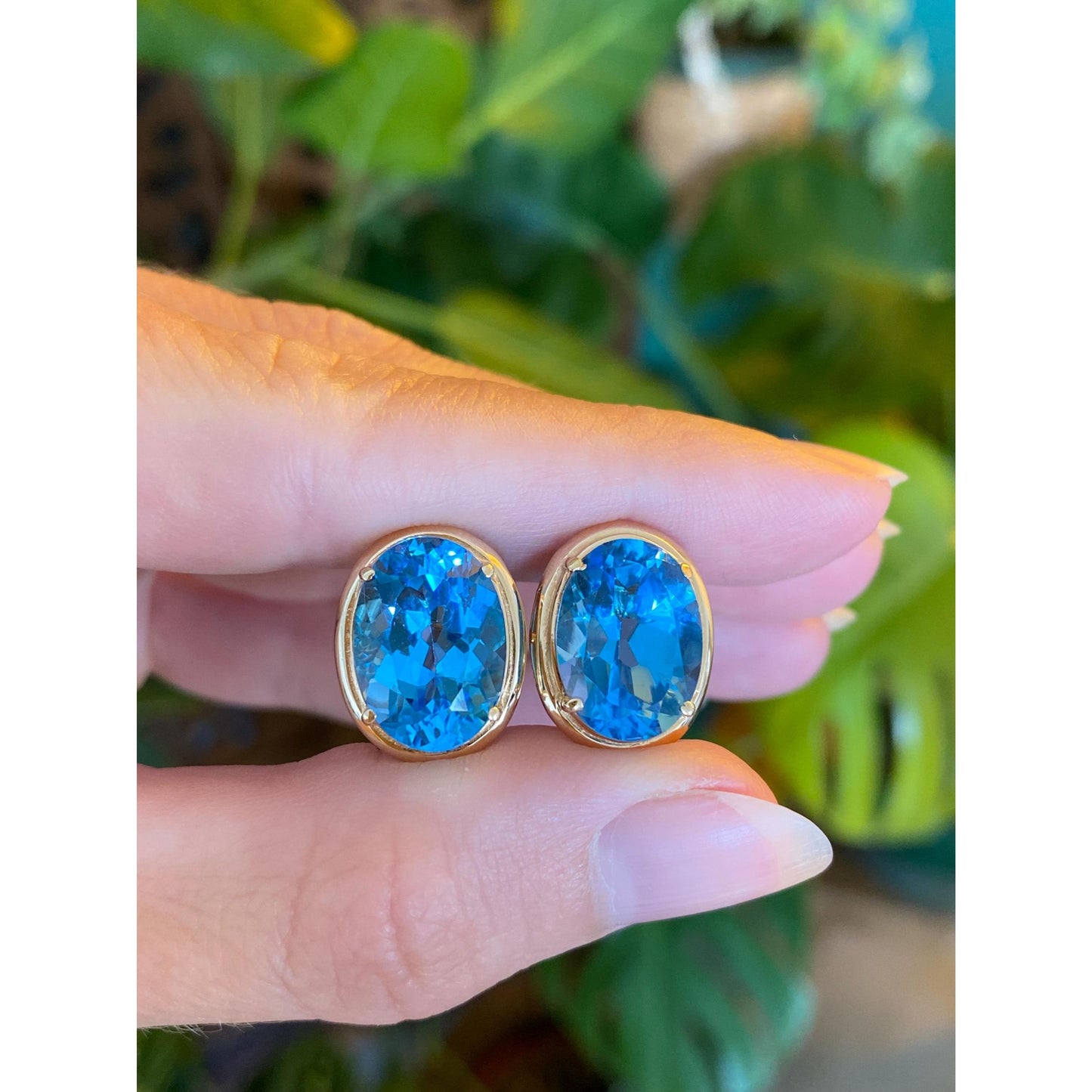 Vintage Solid 14k Yellow Gold Topaz Stud Earrings