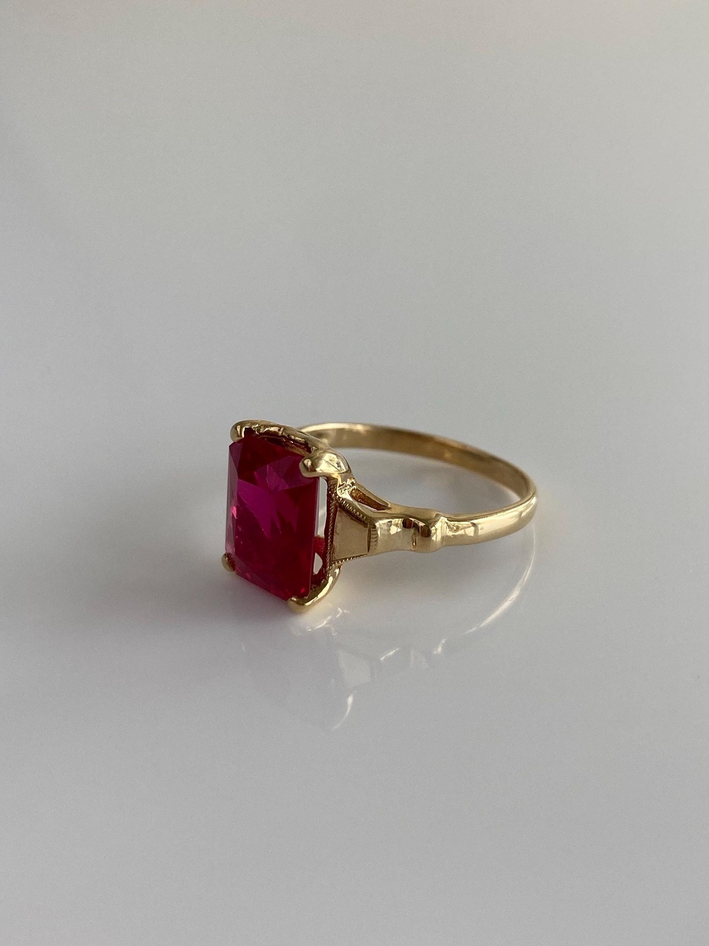 Vintage Solid 10k Yellow Gold Pink Sapphire Ring - Size 6.25