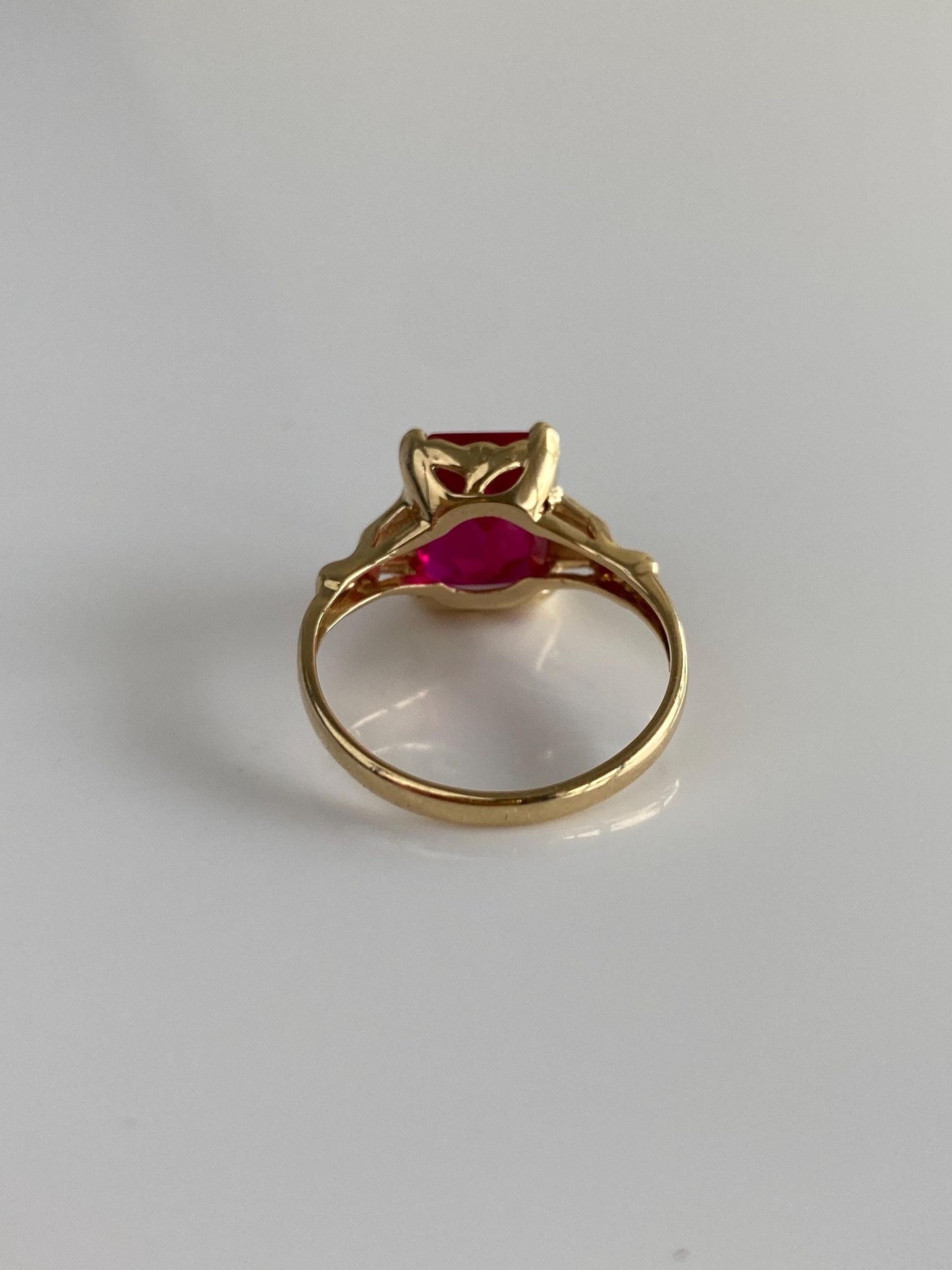 Vintage Solid 10k Yellow Gold Pink Sapphire Ring - Size 6.25