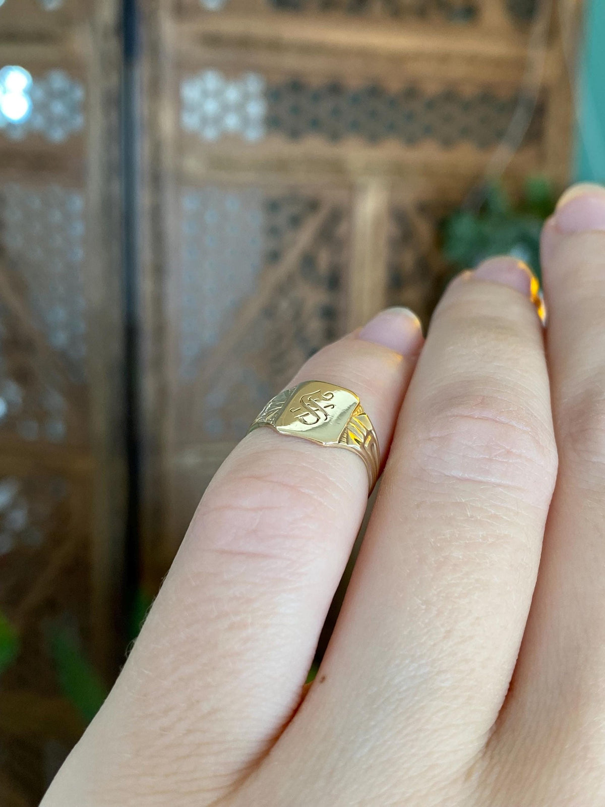 Vintage Solid 10k Yellow Gold Initial S Baby Signet Midi Ring - Size 1.5