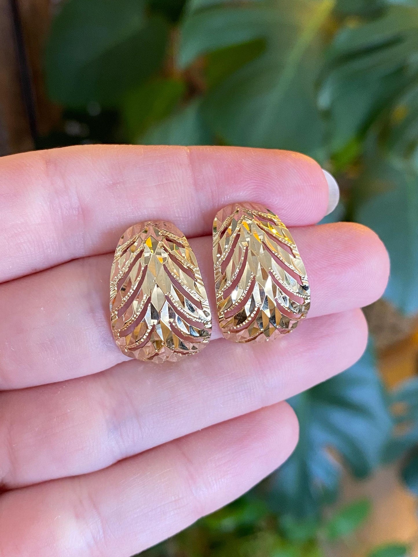 Vintage Solid 14k Yellow Gold Diamond Cut Drop Earrings