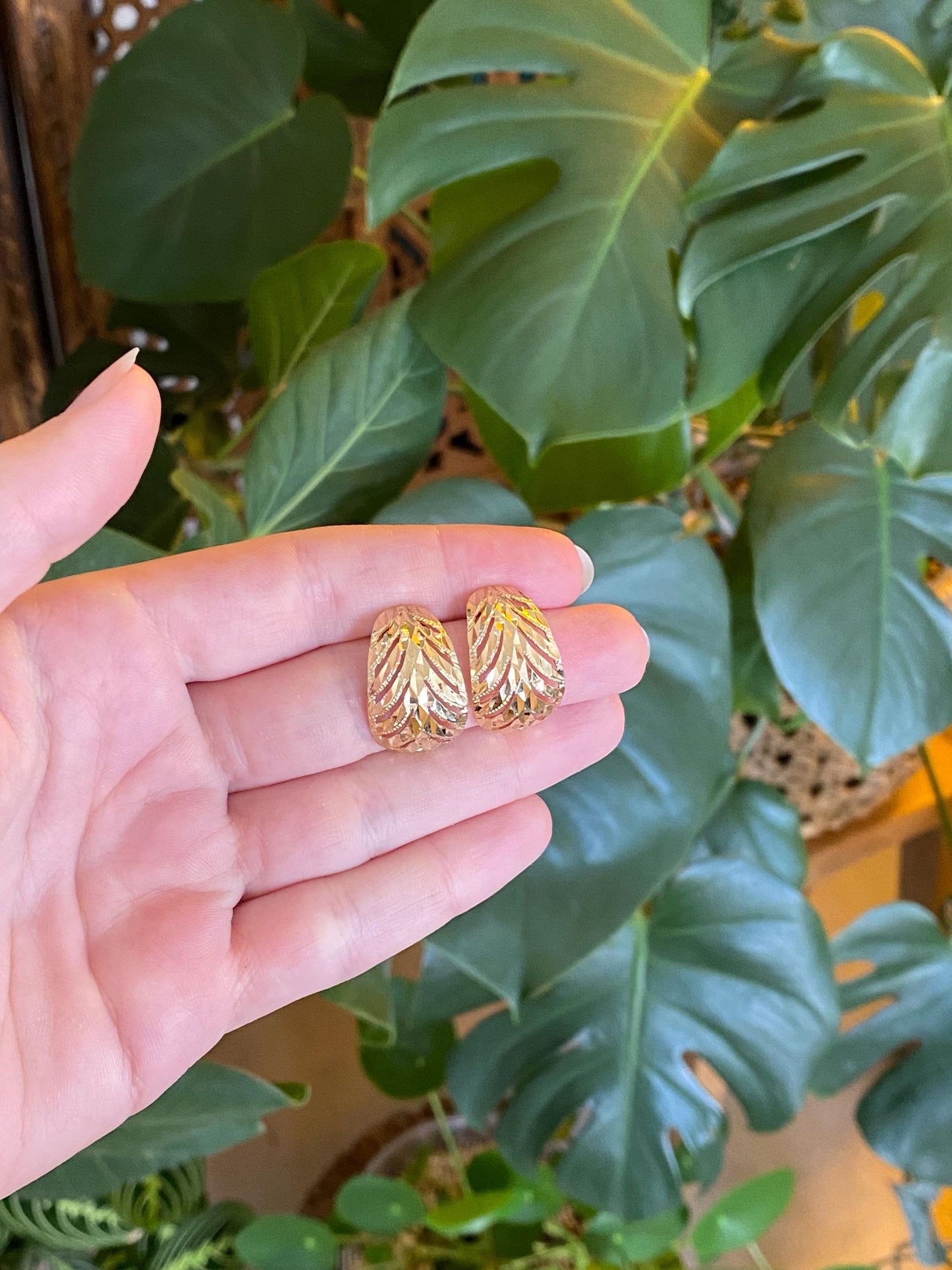 Vintage Solid 14k Yellow Gold Diamond Cut Drop Earrings