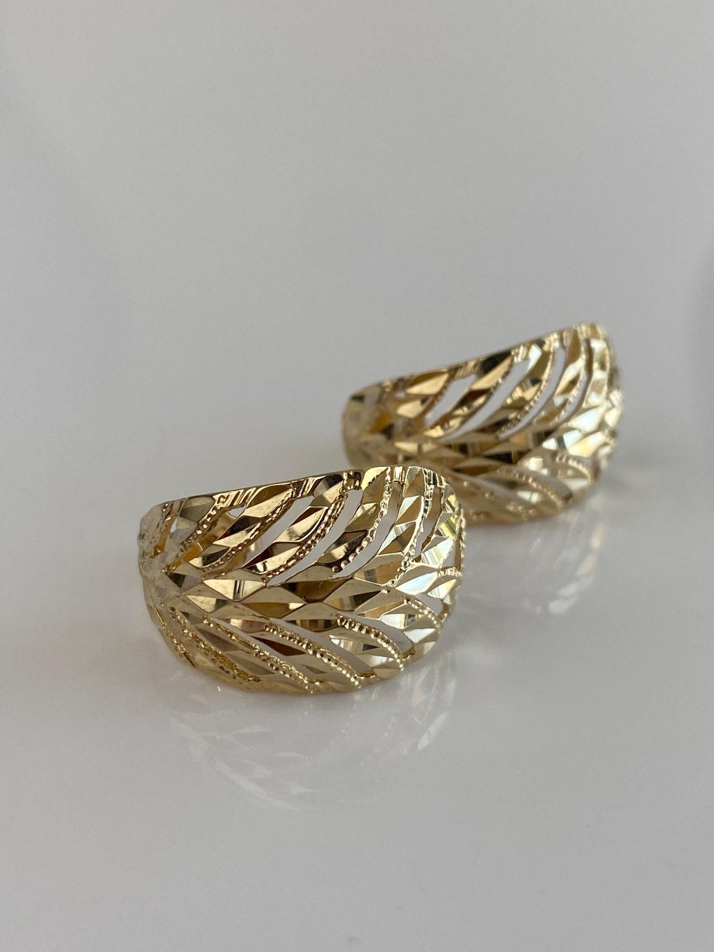 Vintage Solid 14k Yellow Gold Diamond Cut Drop Earrings