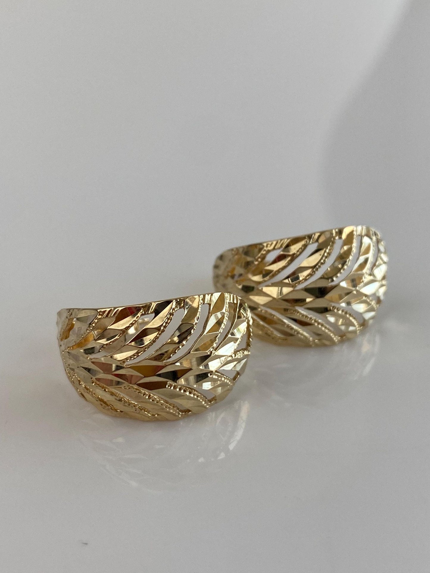 Vintage Solid 14k Yellow Gold Diamond Cut Drop Earrings