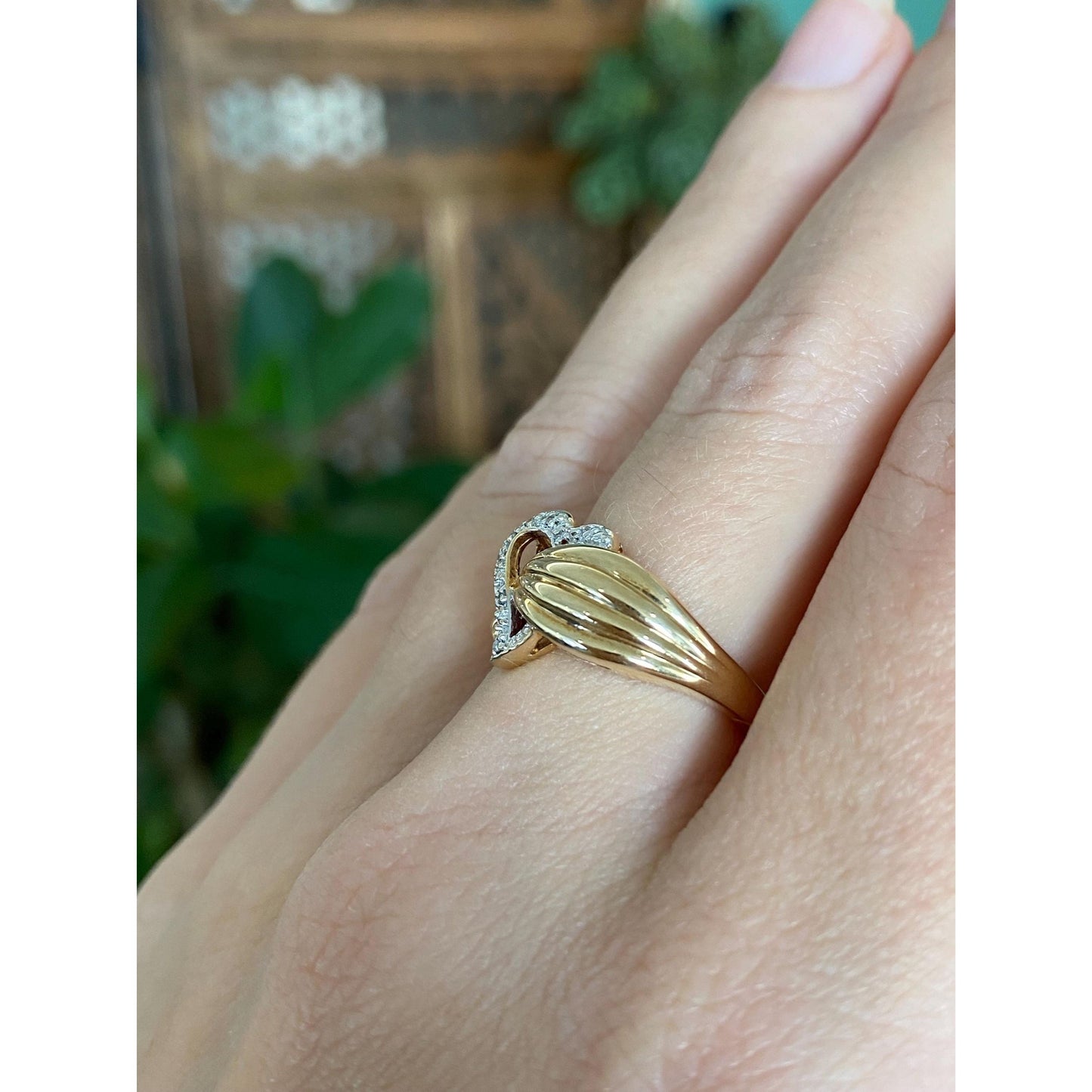 Vintage Solid 10k Yellow Gold Clear Sapphire Heart Ring - Size 6.25