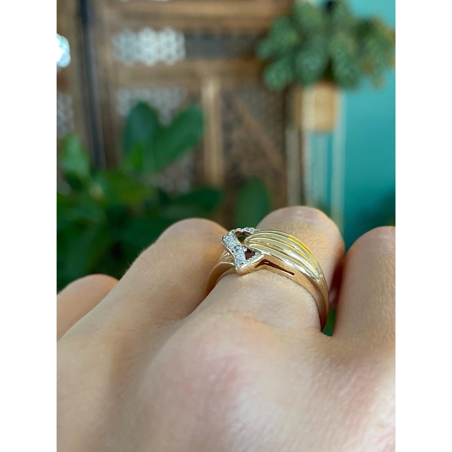 Vintage Solid 10k Yellow Gold Clear Sapphire Heart Ring - Size 6.25