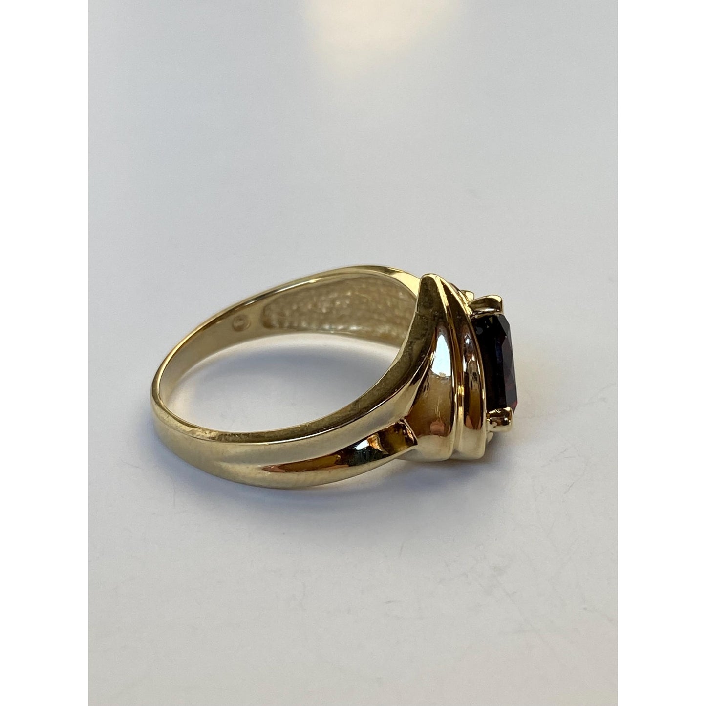 Vintage Solid 10k Yellow Gold Garnet Triangle Ring - Size 8