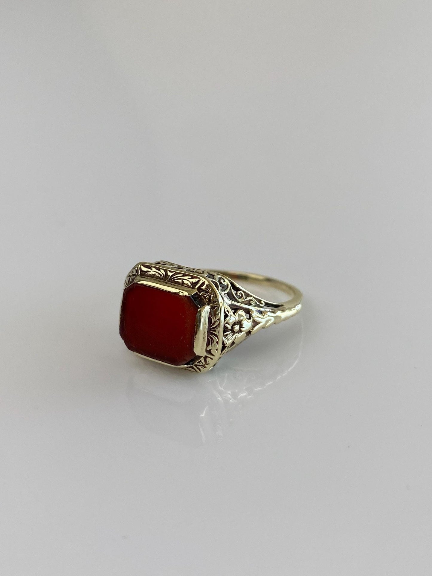 Vintage Solid 14k Yellow Gold Carnelian Ring - Size 5.75