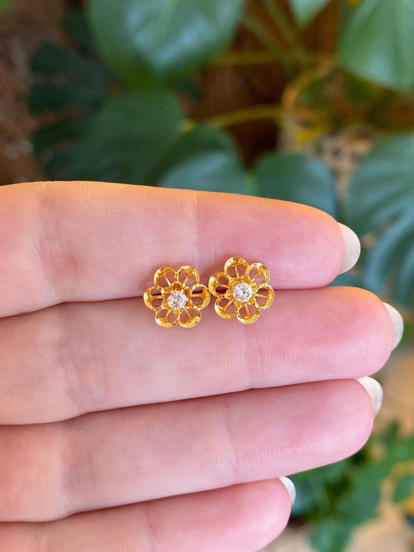 Vintage Solid 14k Yellow Gold Clear Spinel Flower Stud Earrings