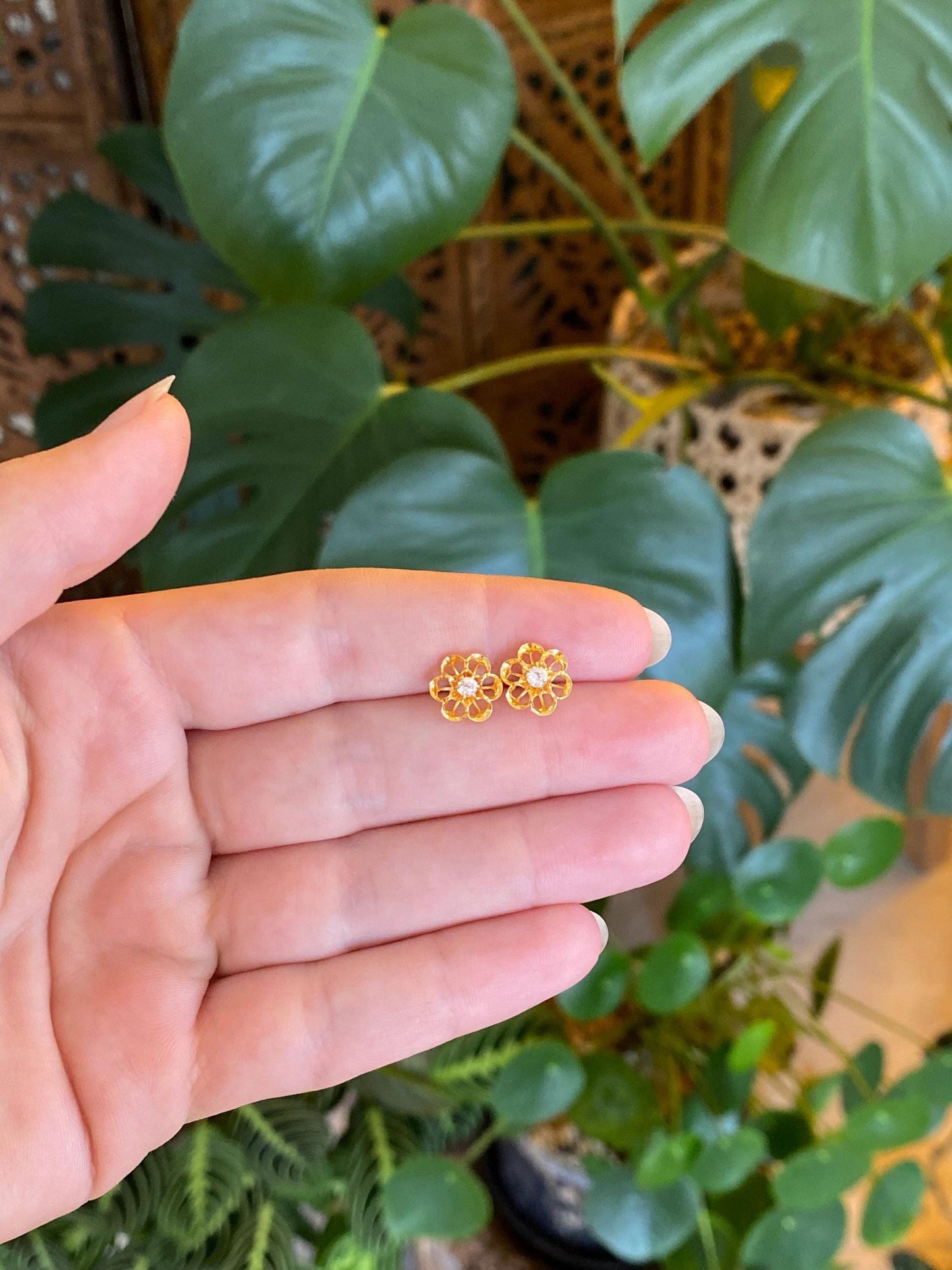 Vintage Solid 14k Yellow Gold Clear Spinel Flower Stud Earrings
