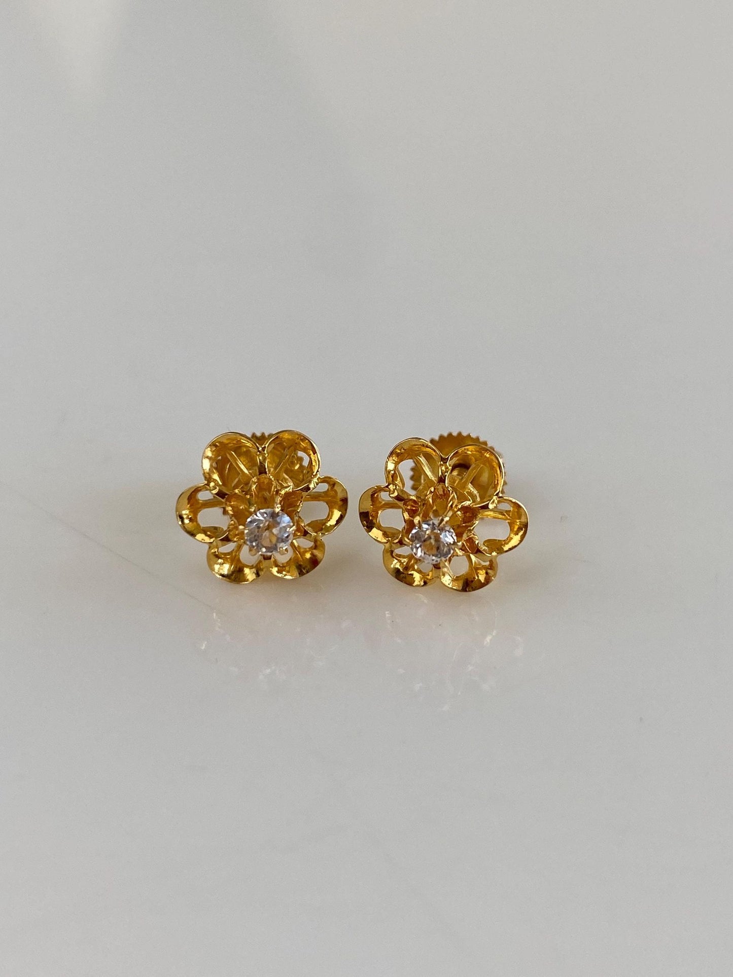 Vintage Solid 14k Yellow Gold Clear Spinel Flower Stud Earrings