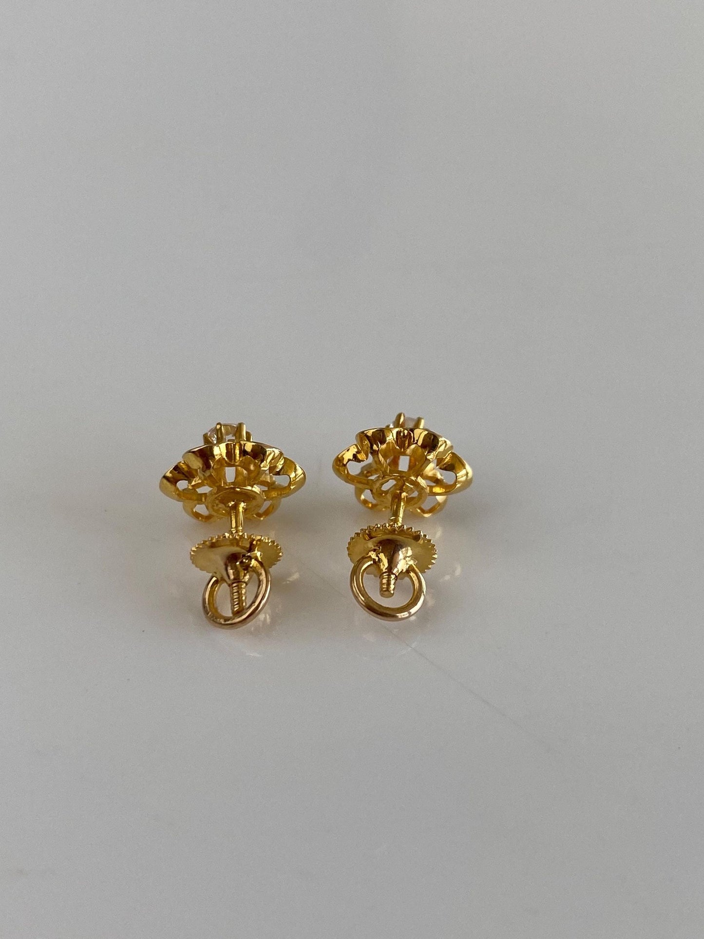 Vintage Solid 14k Yellow Gold Clear Spinel Flower Stud Earrings