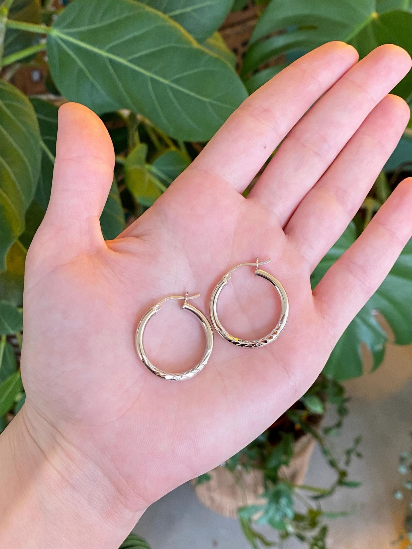 Vintage 14k White Gold Diamond Cut Hoop Earrings