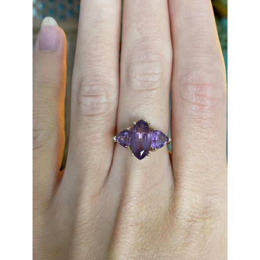 Vintage Solid 10k Yellow Gold Triple Amethyst Ring - Size 5.5