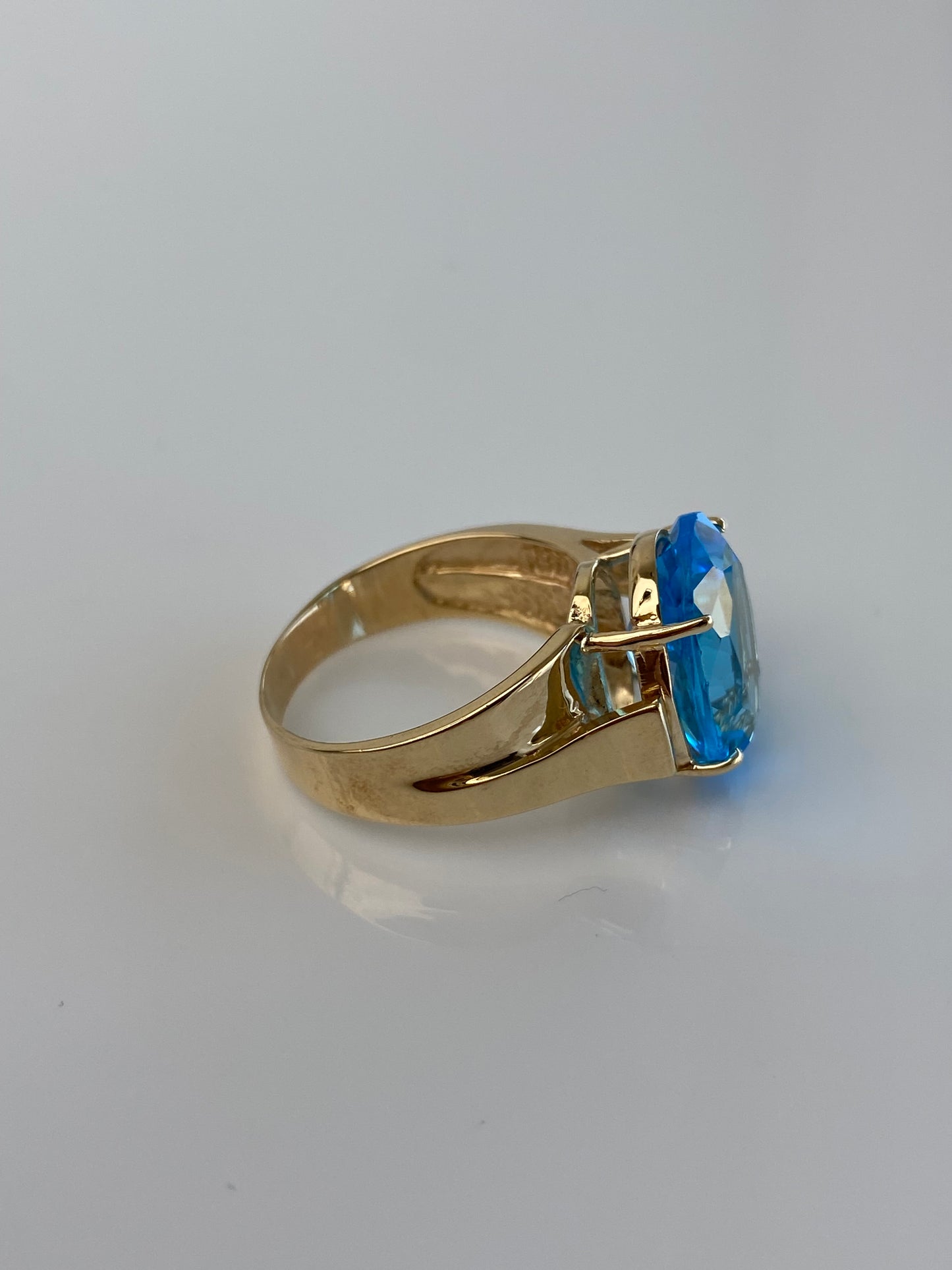 Vintage Solid 10k Topaz Ring - Size 7