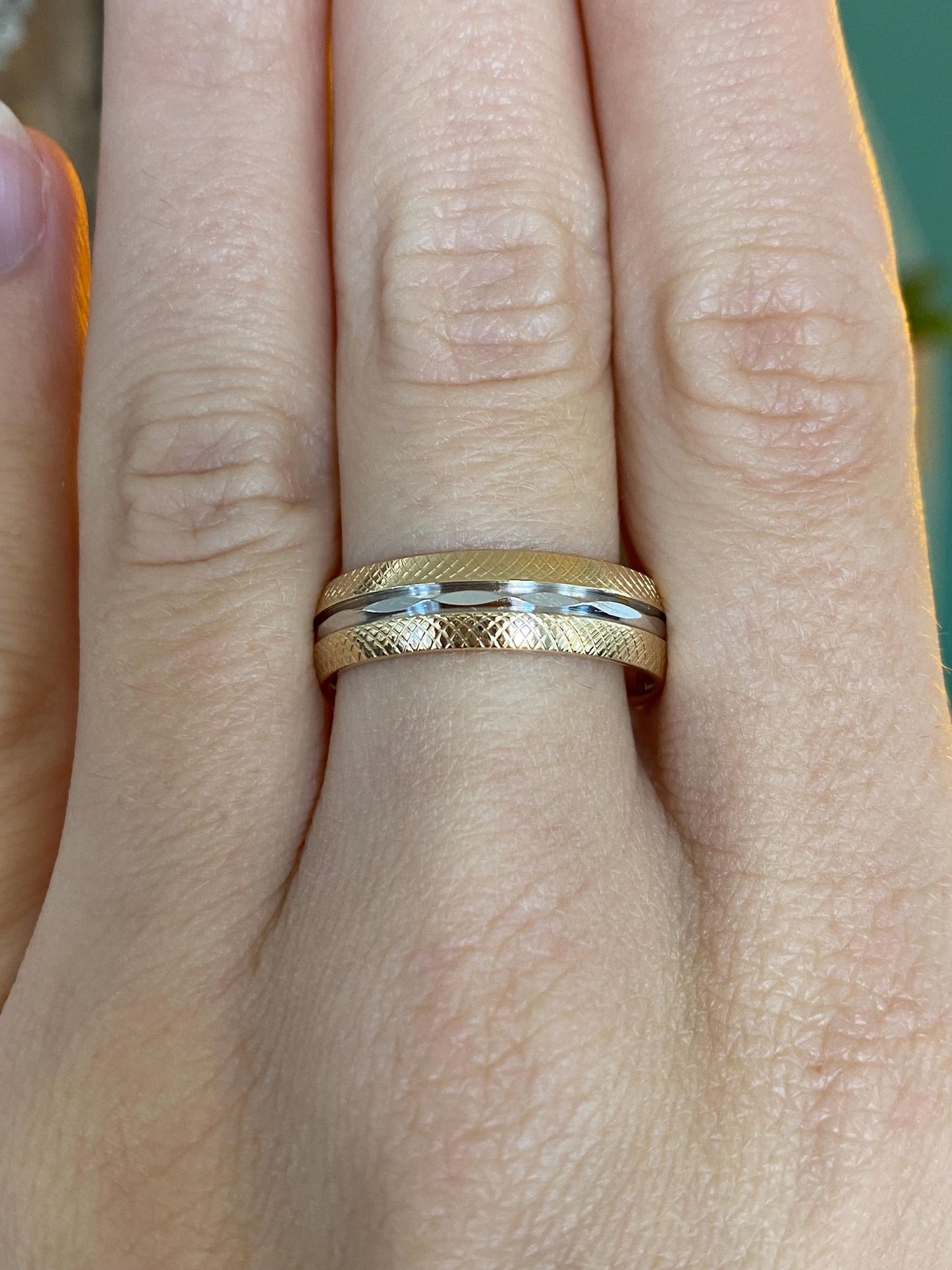 Vintage Solid 14k White & Yellow Gold Textured Diamond Cut Ring Band - Size 9.25