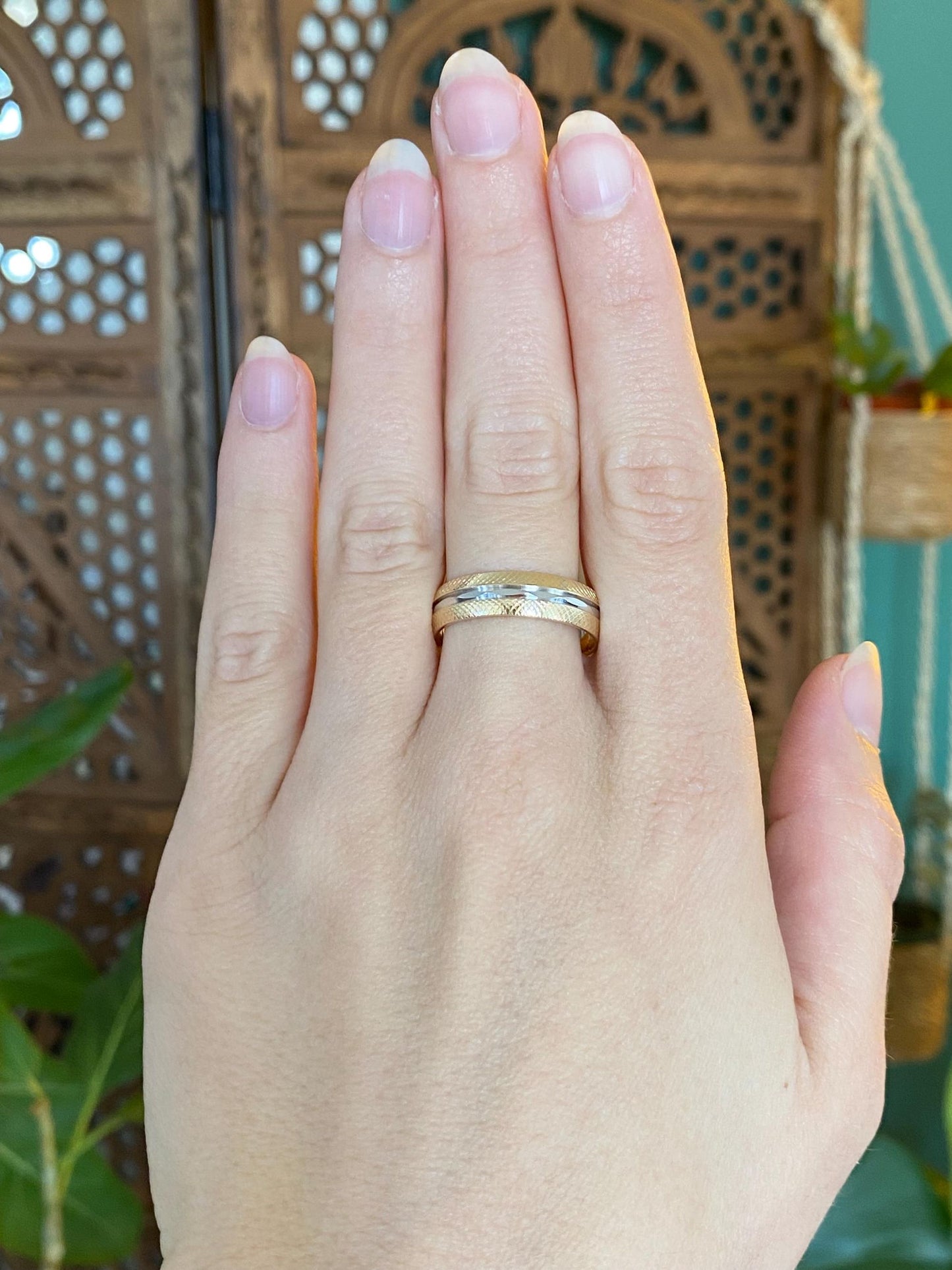 Vintage Solid 14k White & Yellow Gold Textured Diamond Cut Ring Band - Size 9.25