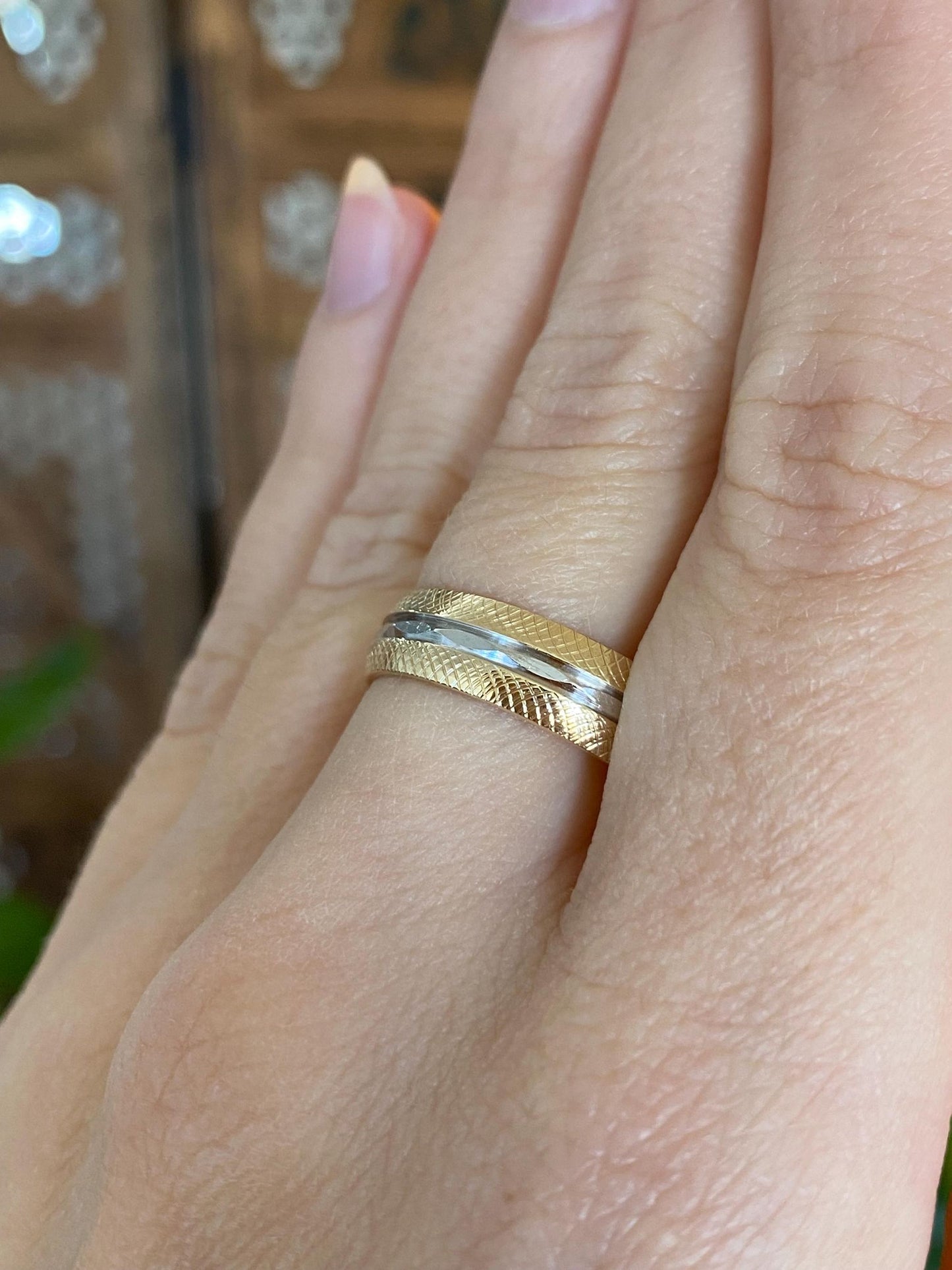 Vintage Solid 14k White & Yellow Gold Textured Diamond Cut Ring Band - Size 9.25