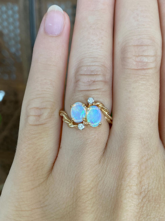 Vintage Solid 14k Yellow Gold Diamond Opals Twisted Ring - Size 5