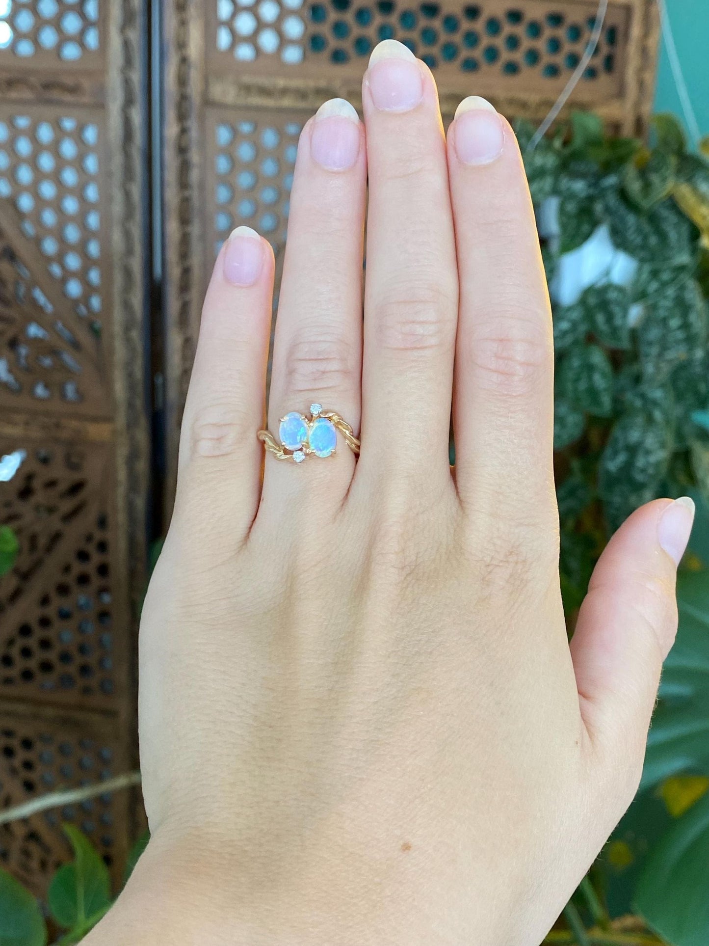 Vintage Solid 14k Yellow Gold Diamond Opals Twisted Ring - Size 5