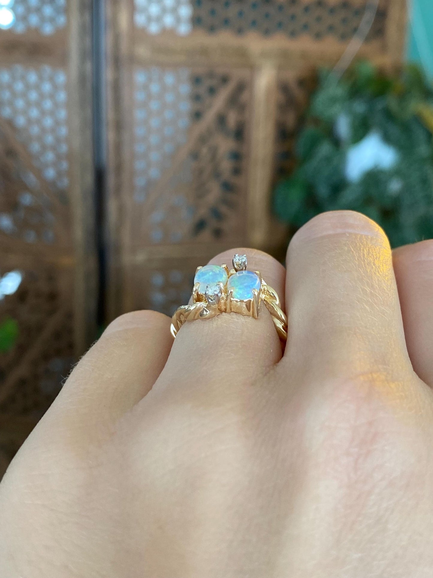 Vintage Solid 14k Yellow Gold Diamond Opals Twisted Ring - Size 5